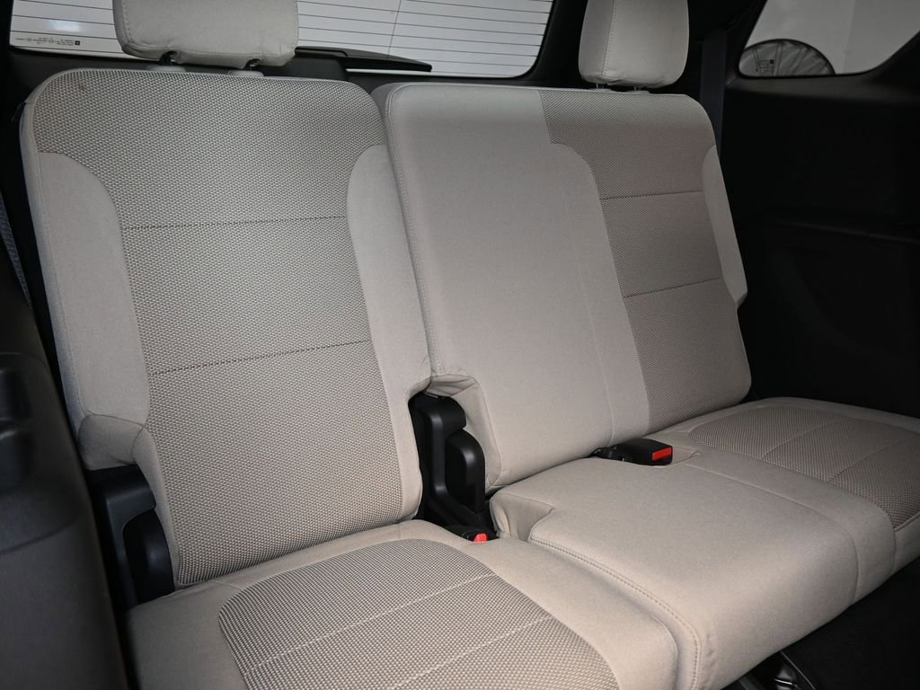 Used 2023 Chevrolet Traverse LS image 37
