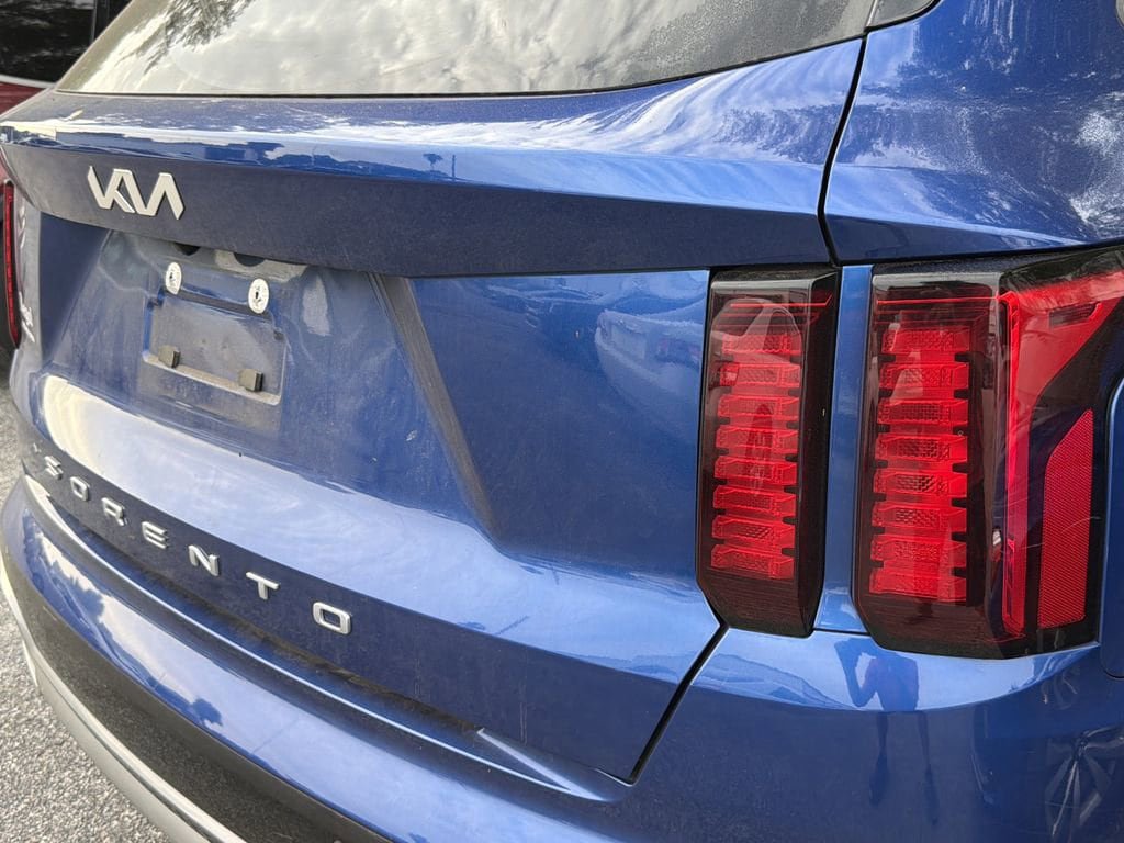 Certified 2022 Kia Sorento S FWD image 10