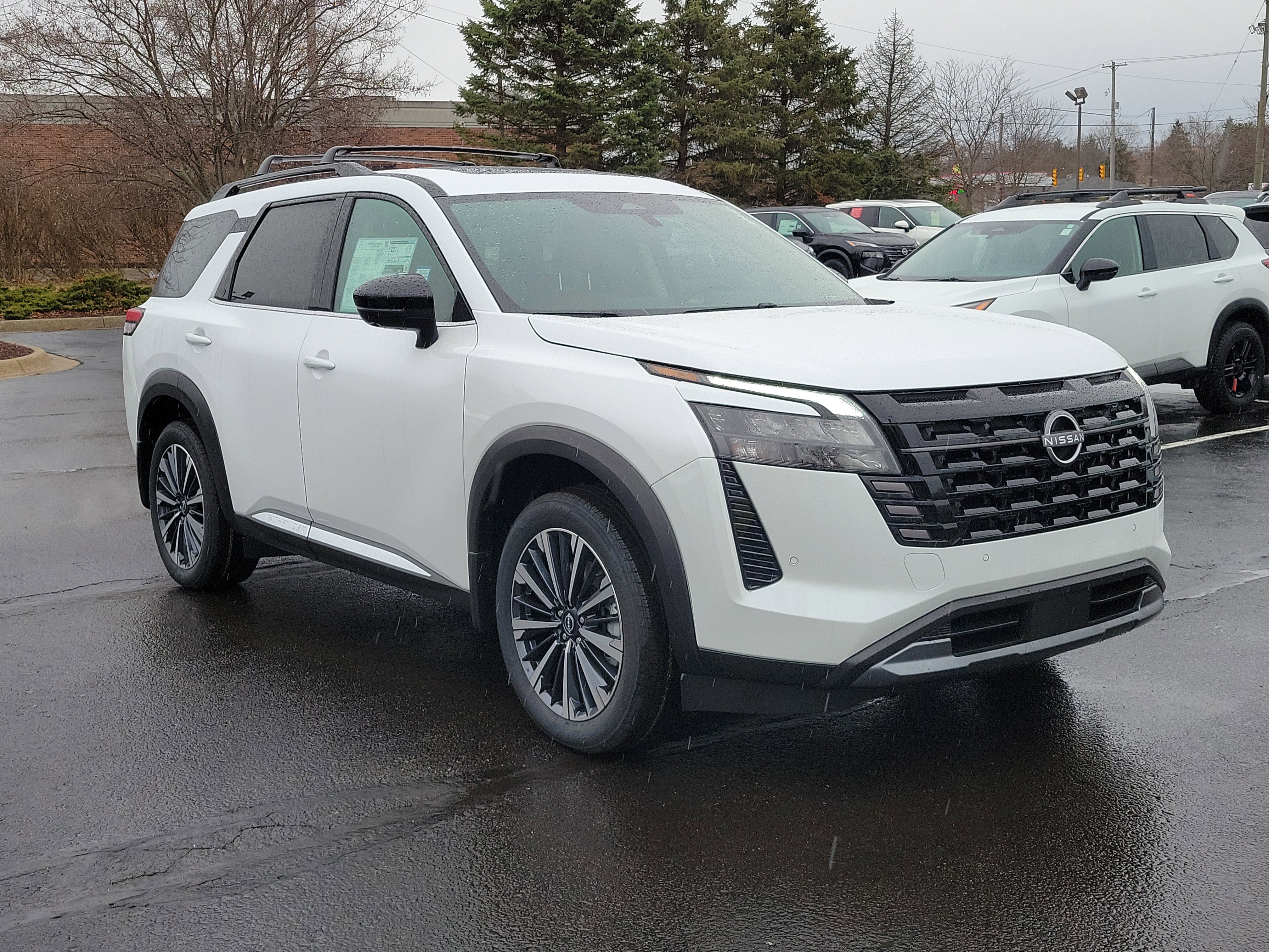 New 2026 Nissan Pathfinder Platinum image 2