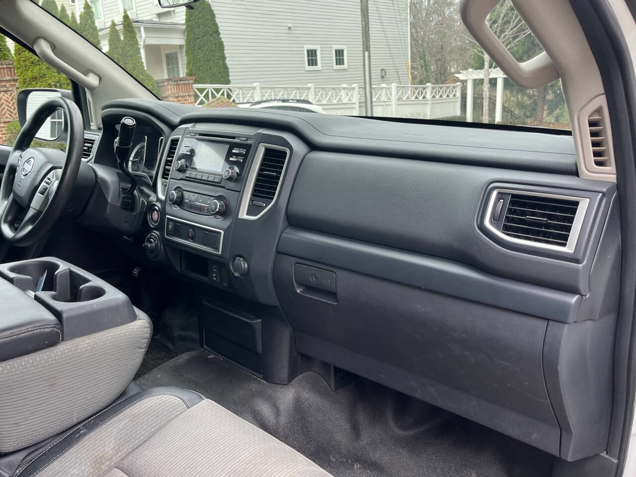 Used 2017 Nissan Titan S image 9