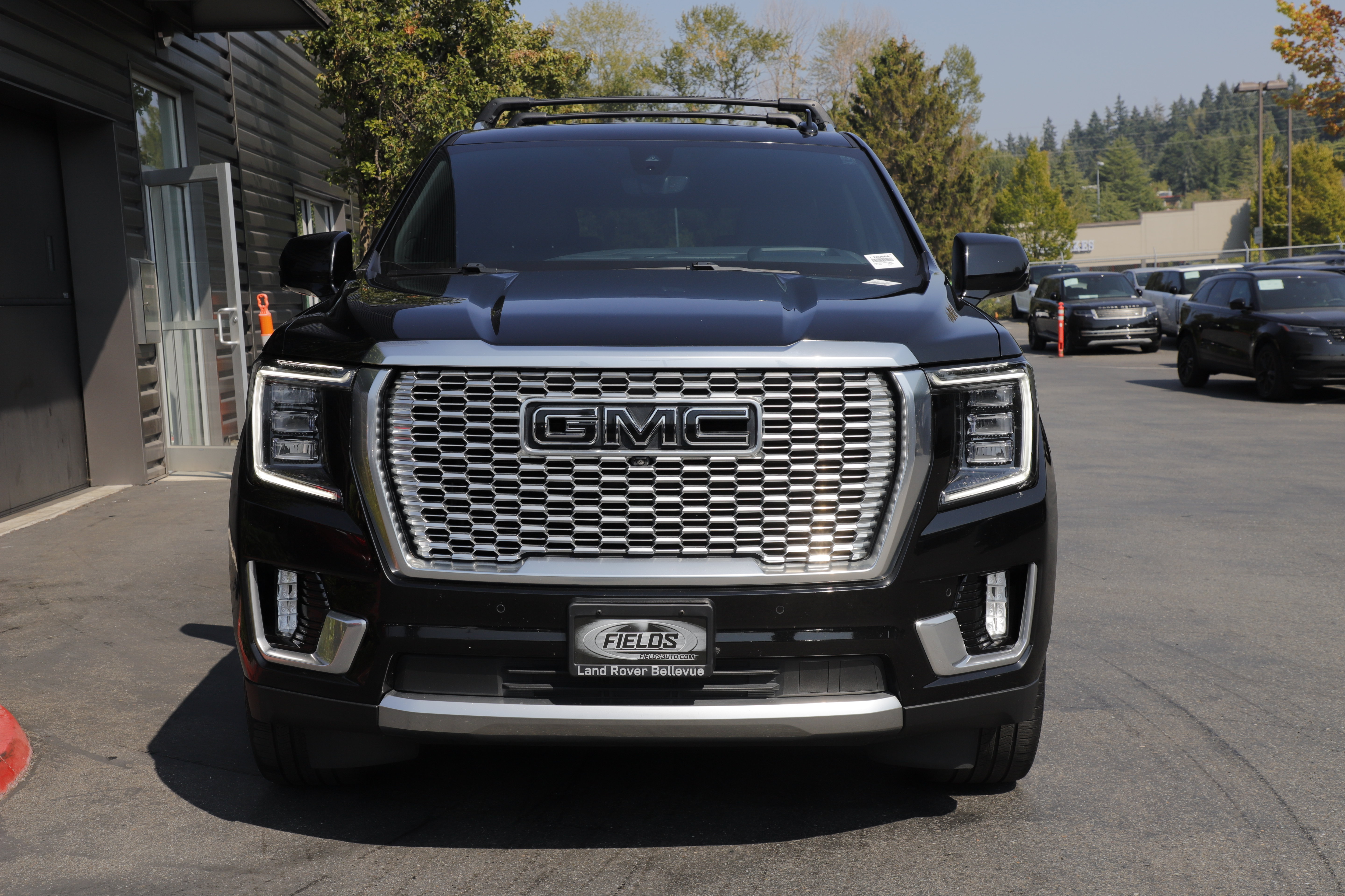 Used 2021 GMC Yukon Denali w/ Denali Premium Package AWD/4WD image 6