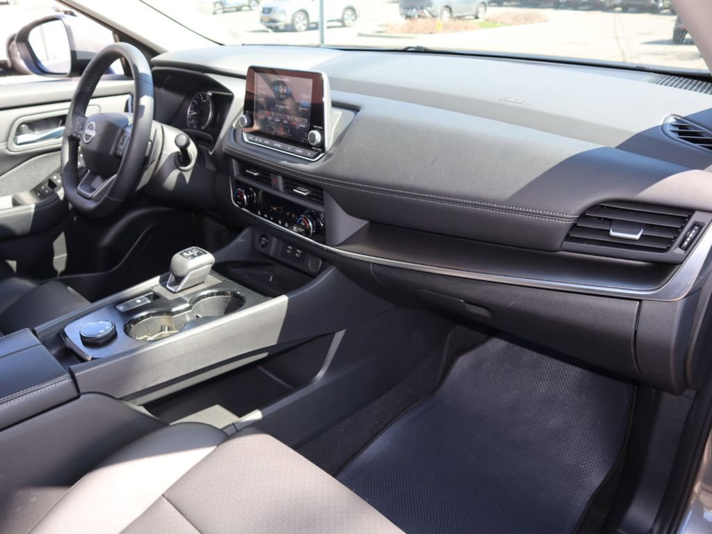 Certified 2025 Nissan Rogue SV w/ SV Premium Package image 25