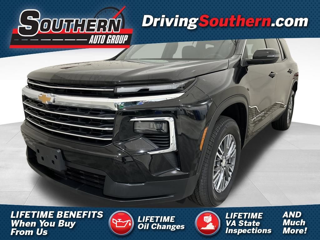 Used 2025 Chevrolet Traverse LT image 1