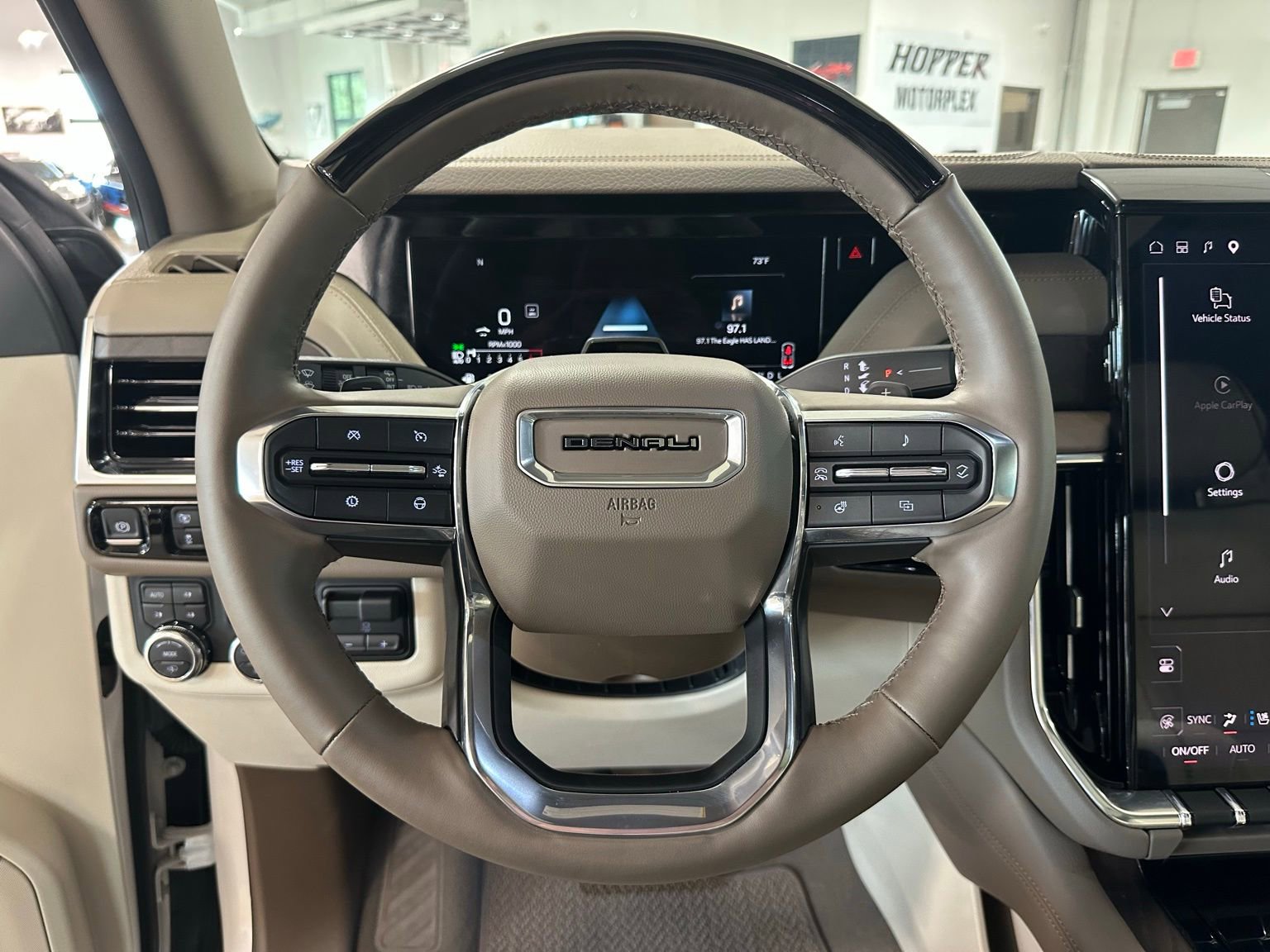 Used 2025 GMC Yukon XL Denali w/ Denali Reserve Package image 17