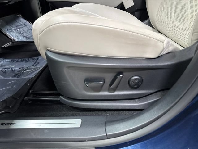 Used 2024 Nissan Ariya AWD image 6