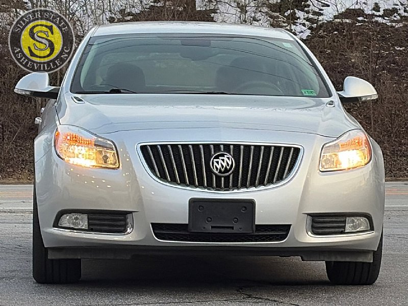 Used 2012 Buick Regal Leather image 2