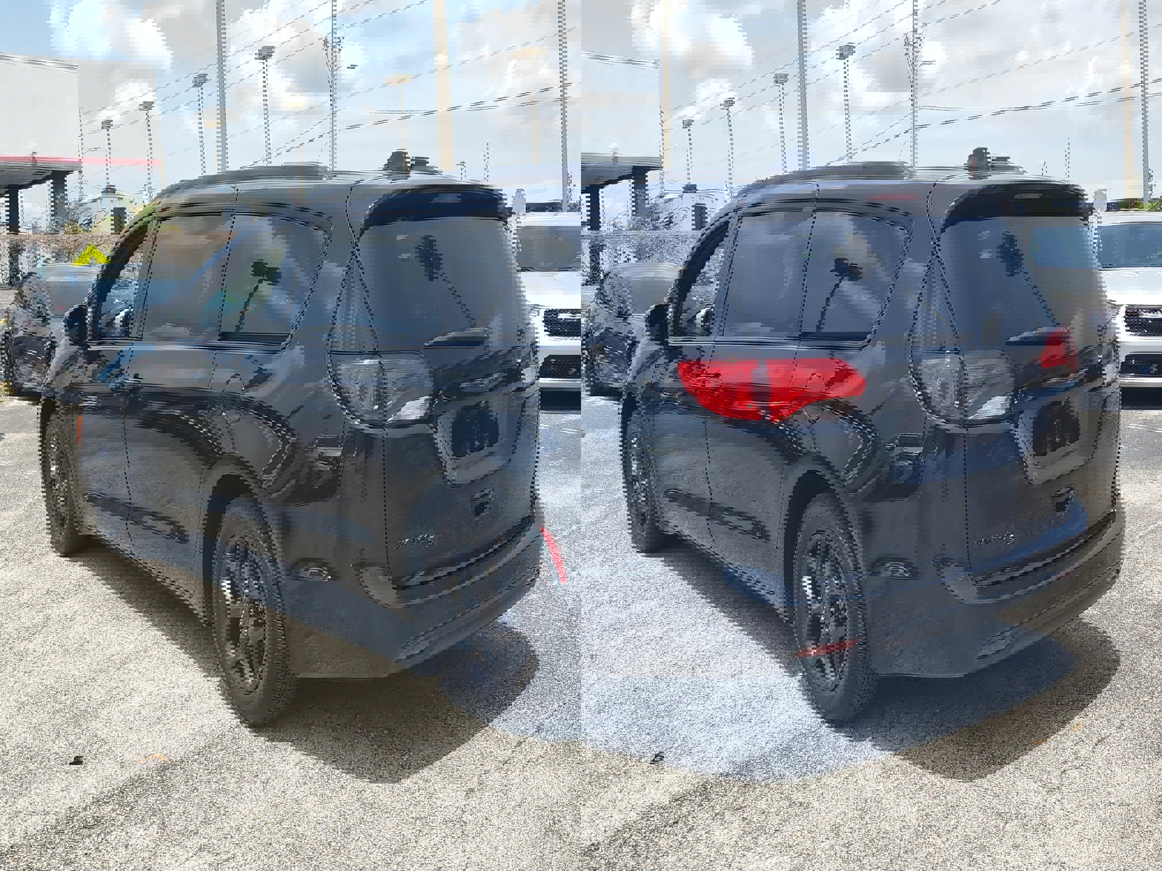 Used 2019 Chrysler Pacifica Touring-L w/ Premium Audio Group FWD image 8