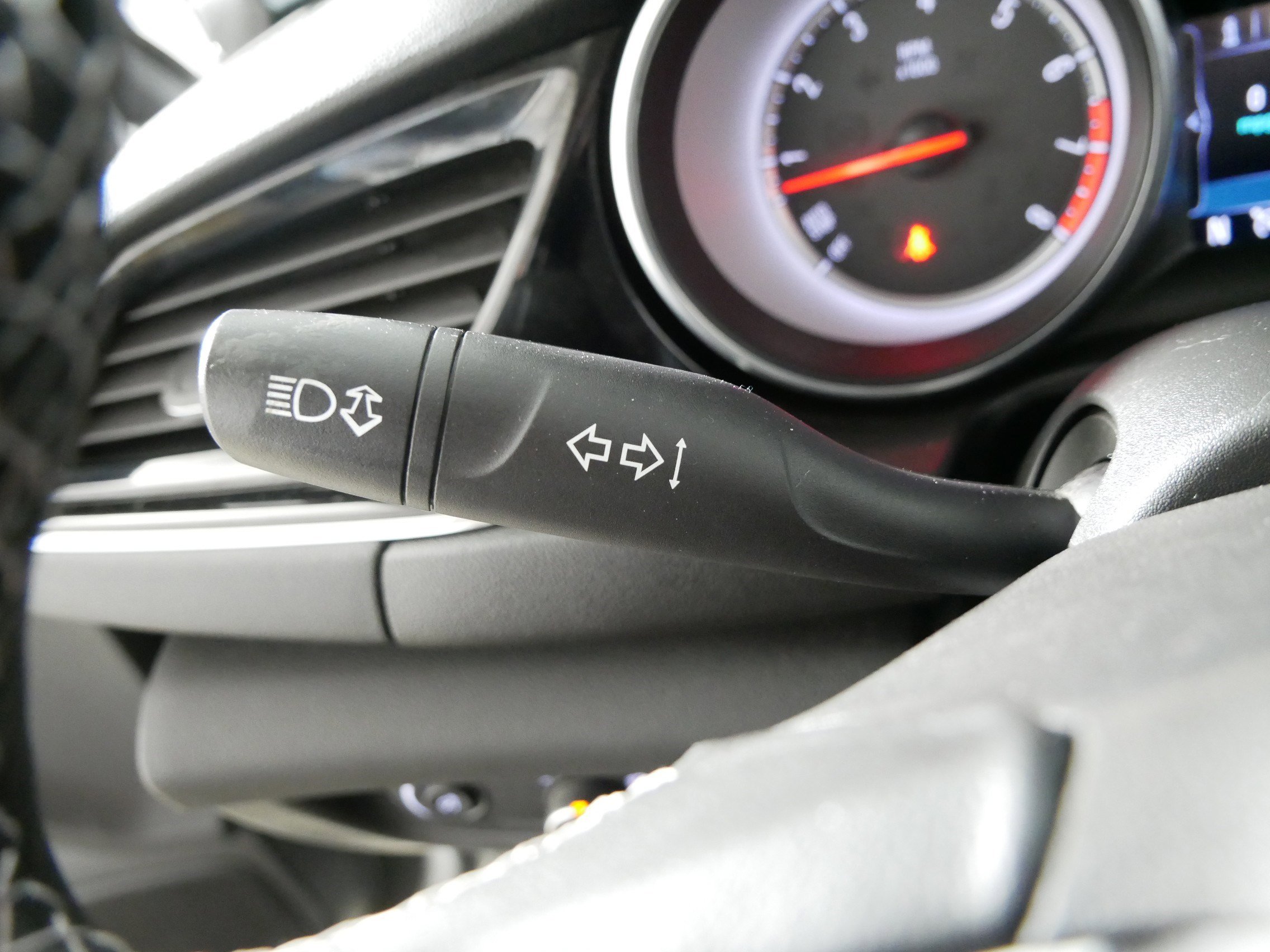 Used 2018 Buick Regal Essence image 31