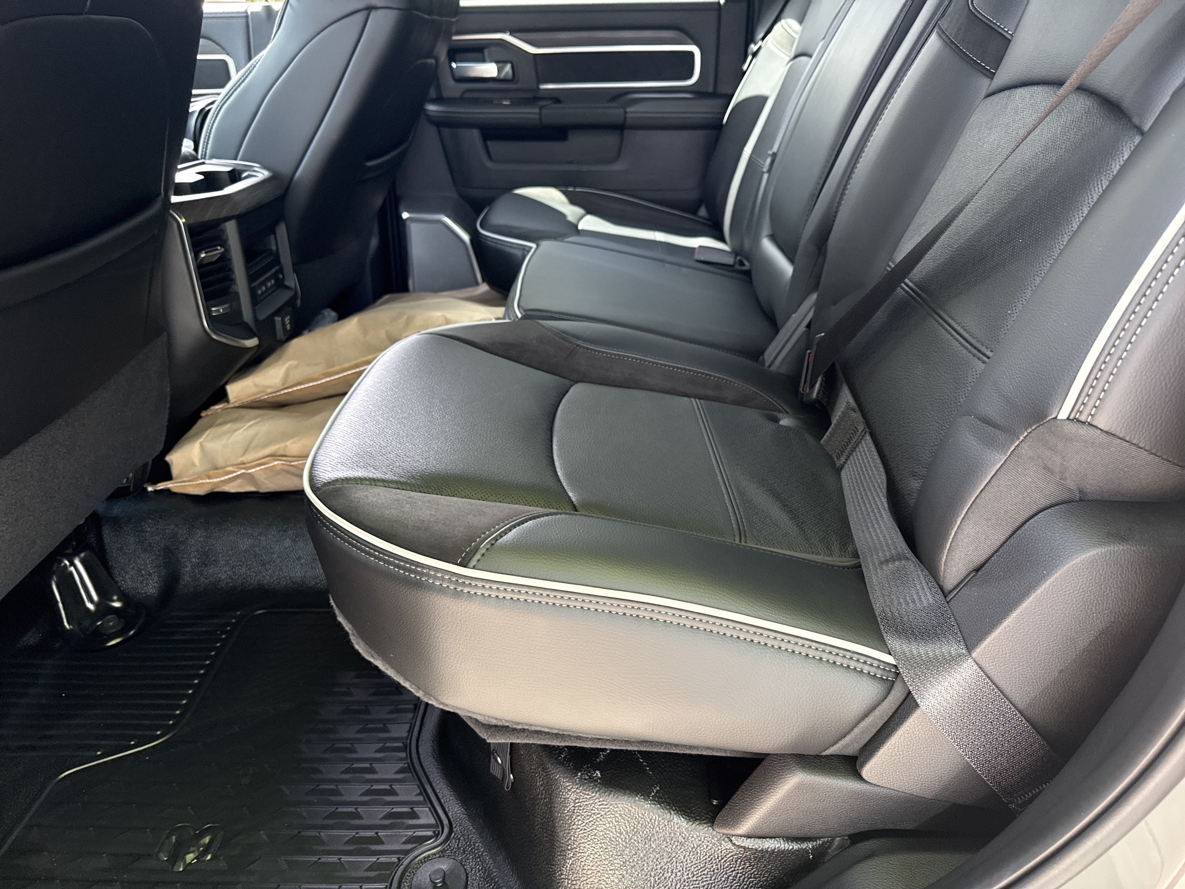 New 2026 RAM 5500 4x4 Crew Cab w/ Laramie Trim Package image 19