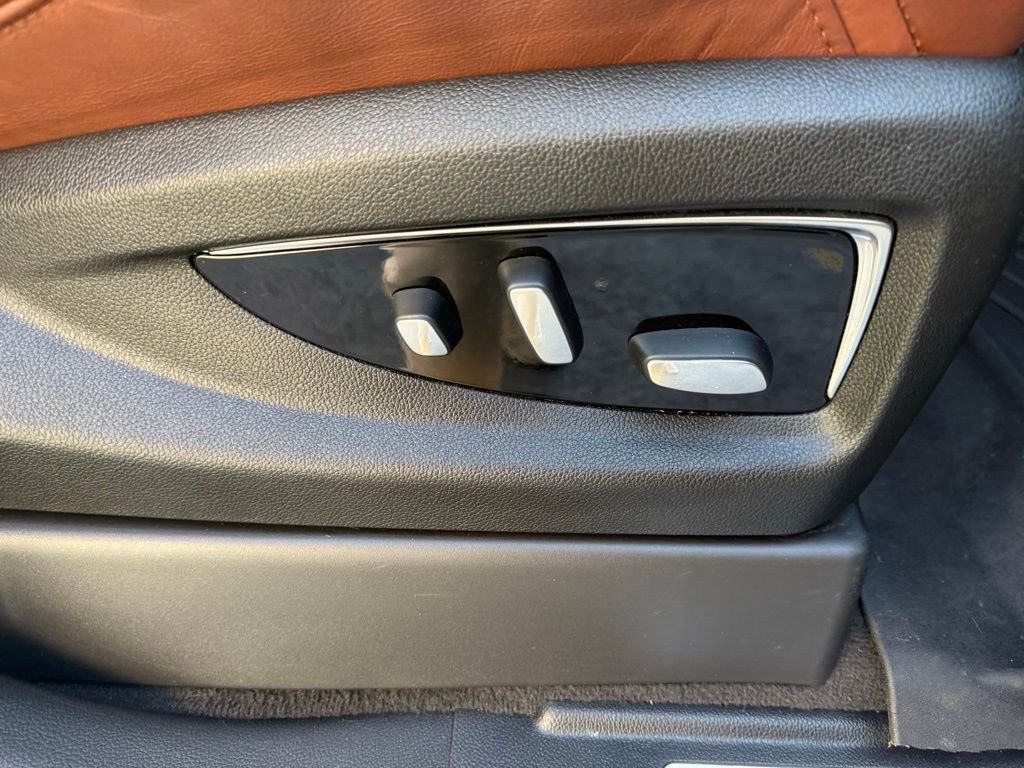 Used 2020 Cadillac Escalade Premium Luxury image 23