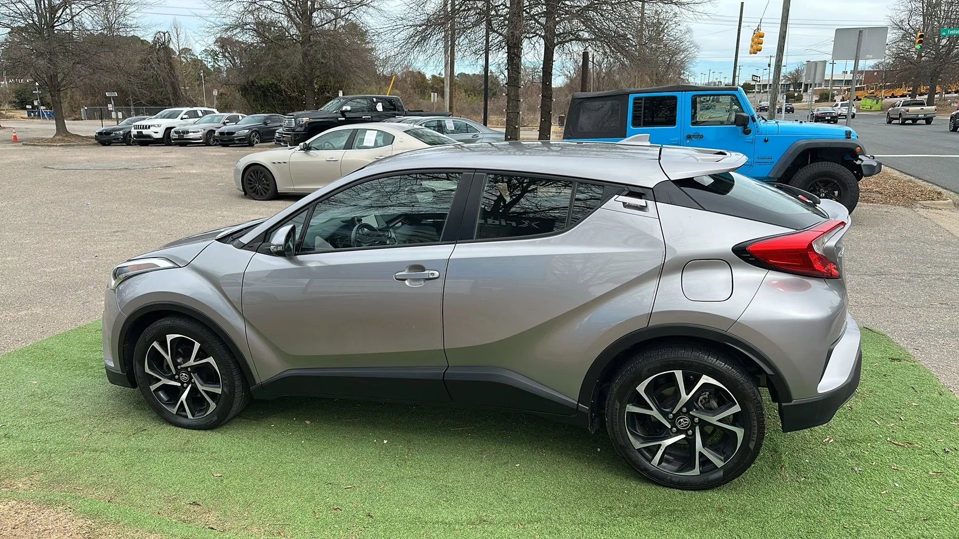 Used 2018 Toyota C-HR image 5