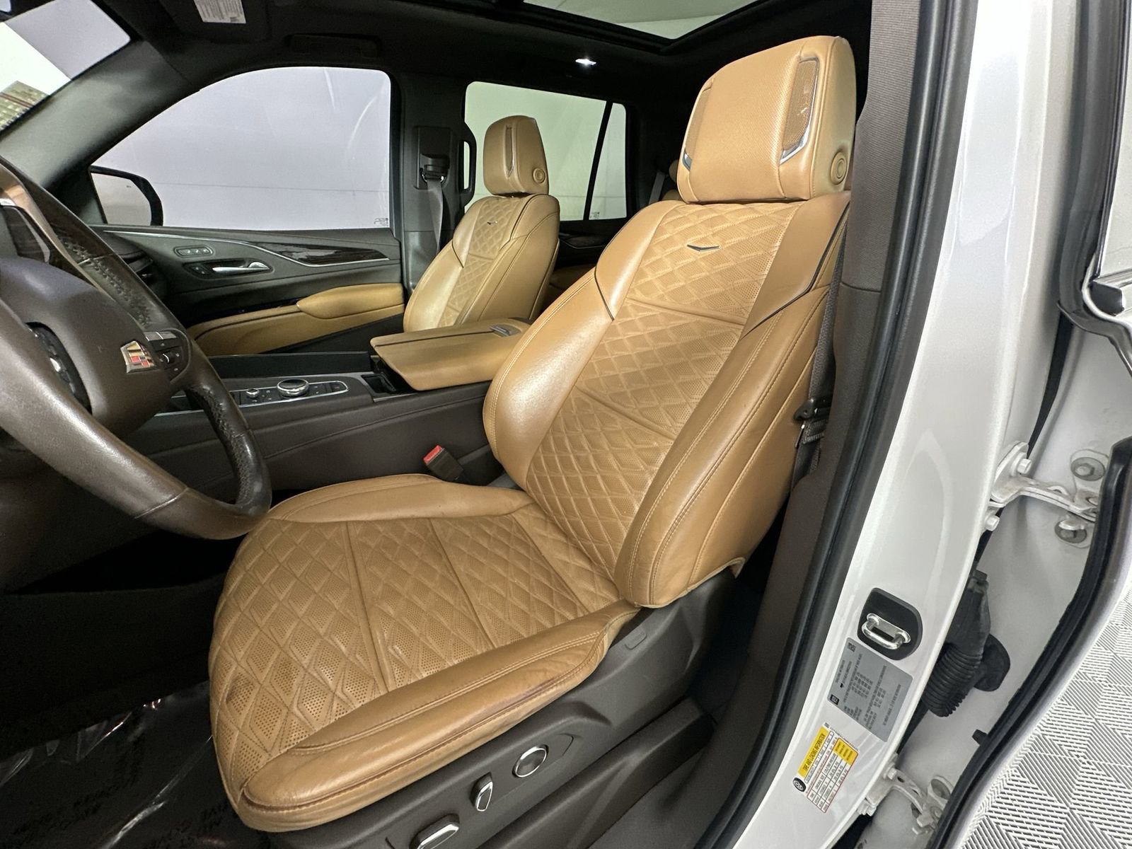 Used 2021 Cadillac Escalade Sport w/ Heavy-Duty Trailer Package AWD/4WD image 11