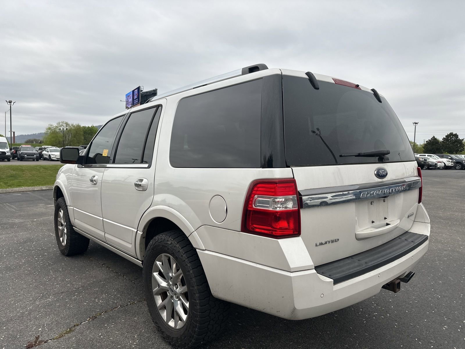 Used 2017 Ford Expedition Limited w/ Equipment Group 301A image 4