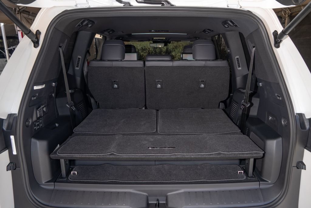 New 2026 Lexus LX 700h Luxury image 11