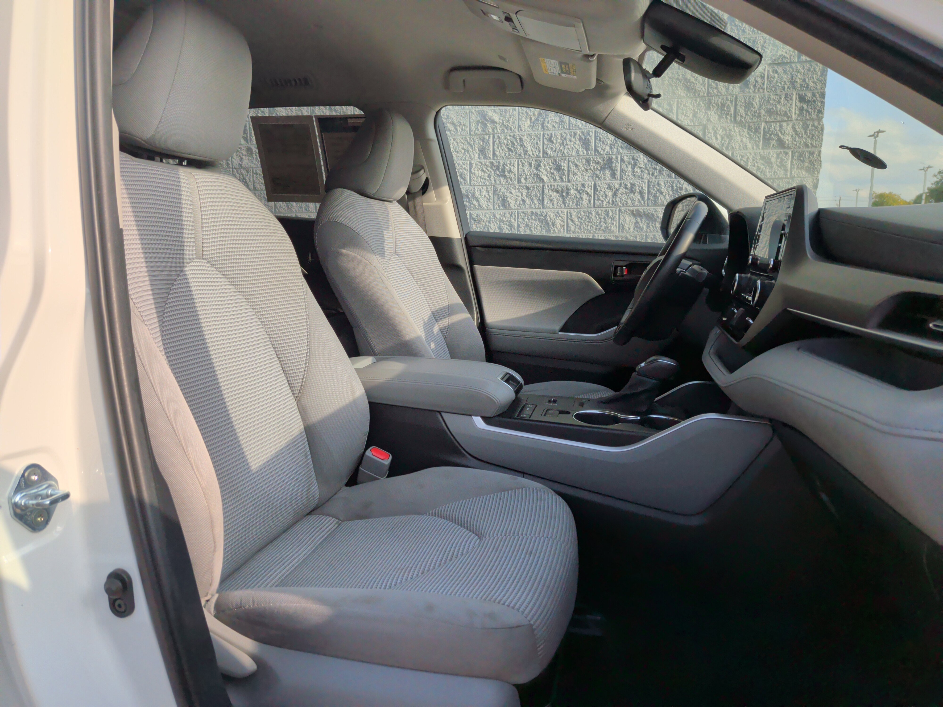 Used 2021 Toyota Highlander LE image 33