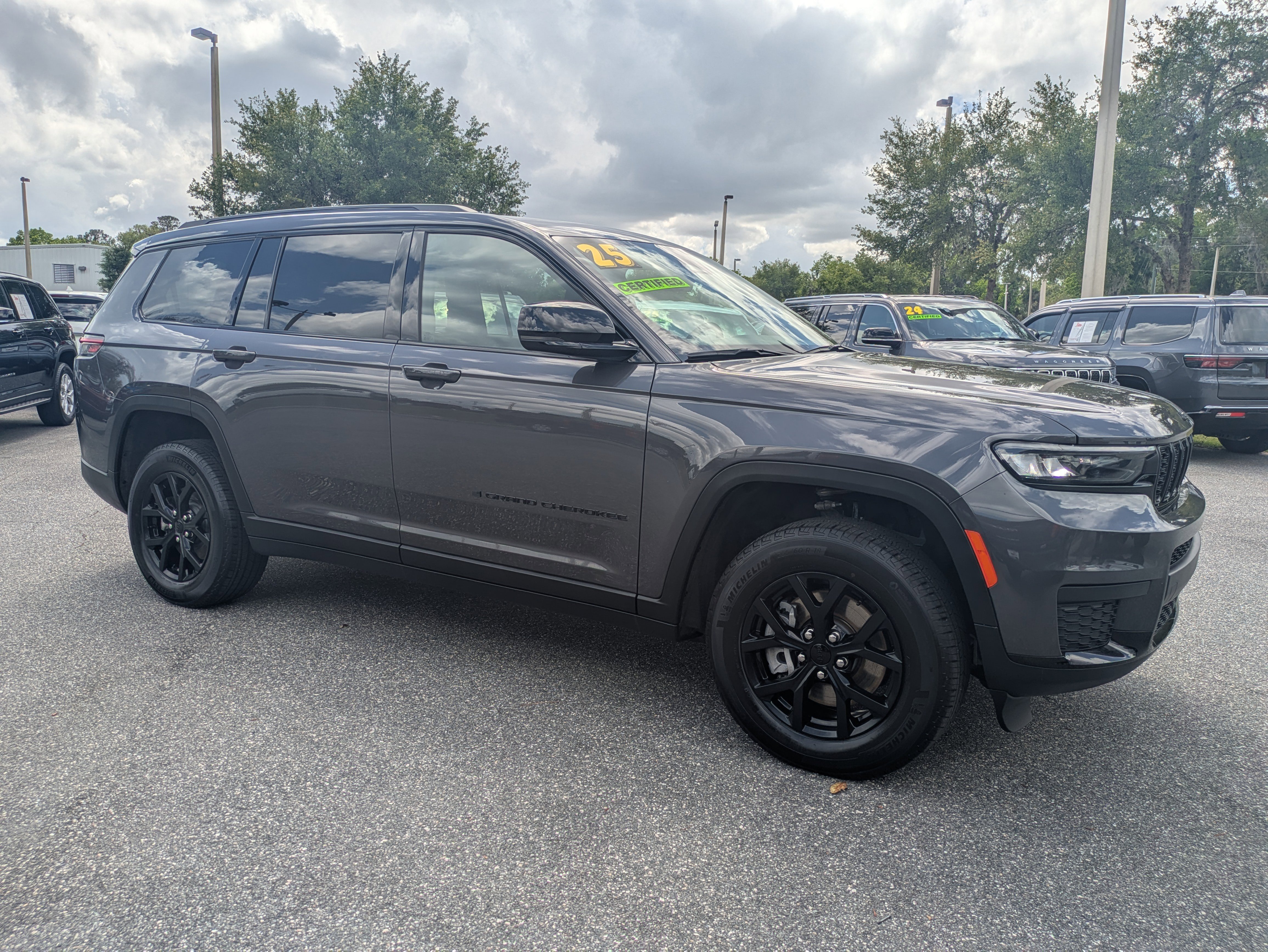 Used 2025 Jeep Grand Cherokee L Altitude AWD/4WD image 13