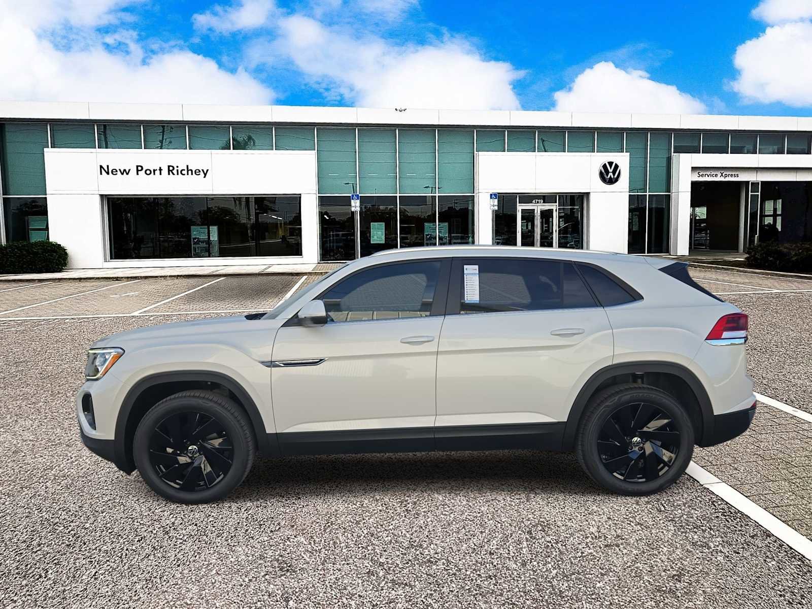 Used 2026 Volkswagen Atlas Cross Sport SE image 5