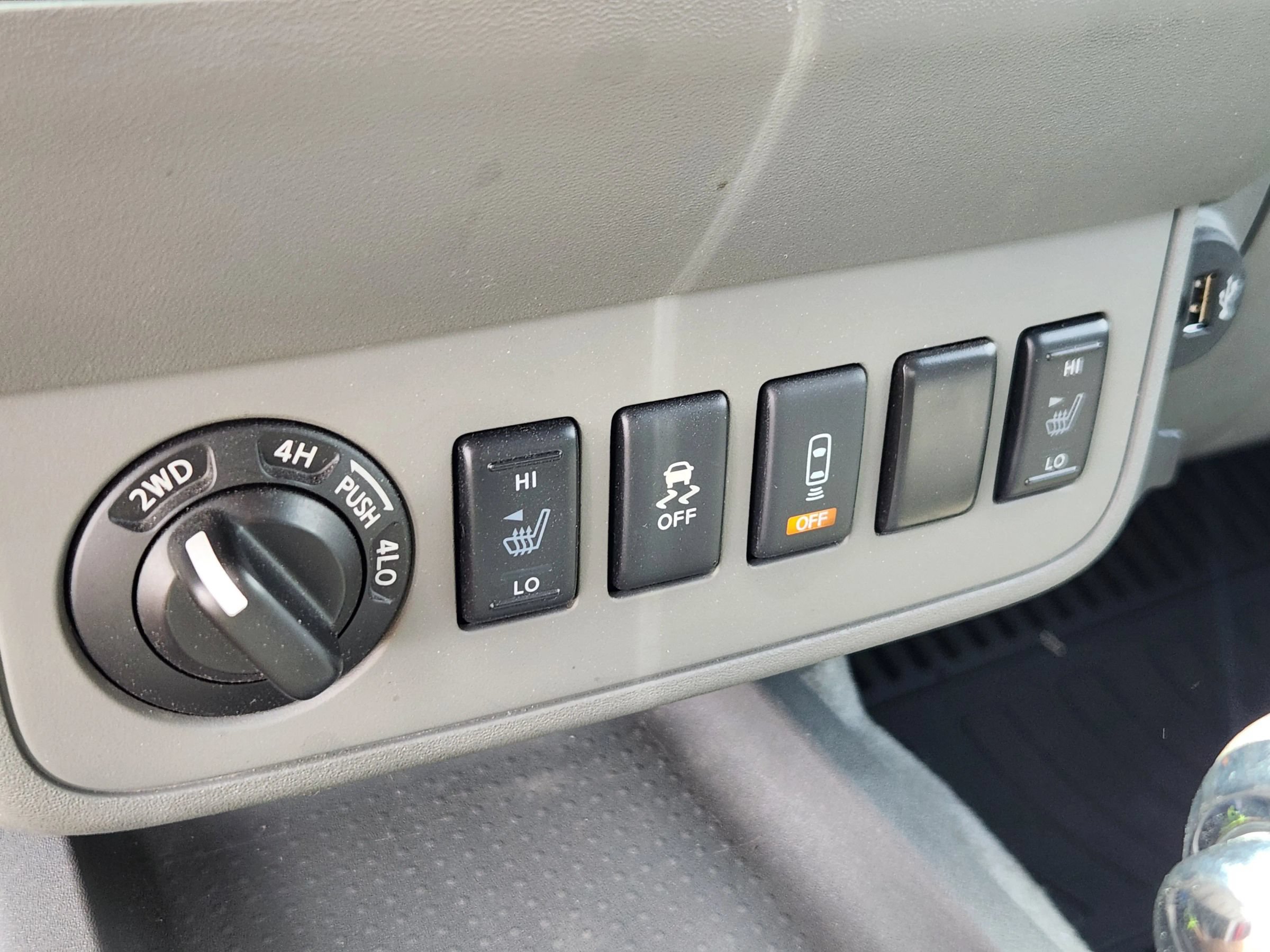 Used 2018 Nissan Frontier SV w/ Value Truck Package AWD/4WD image 35