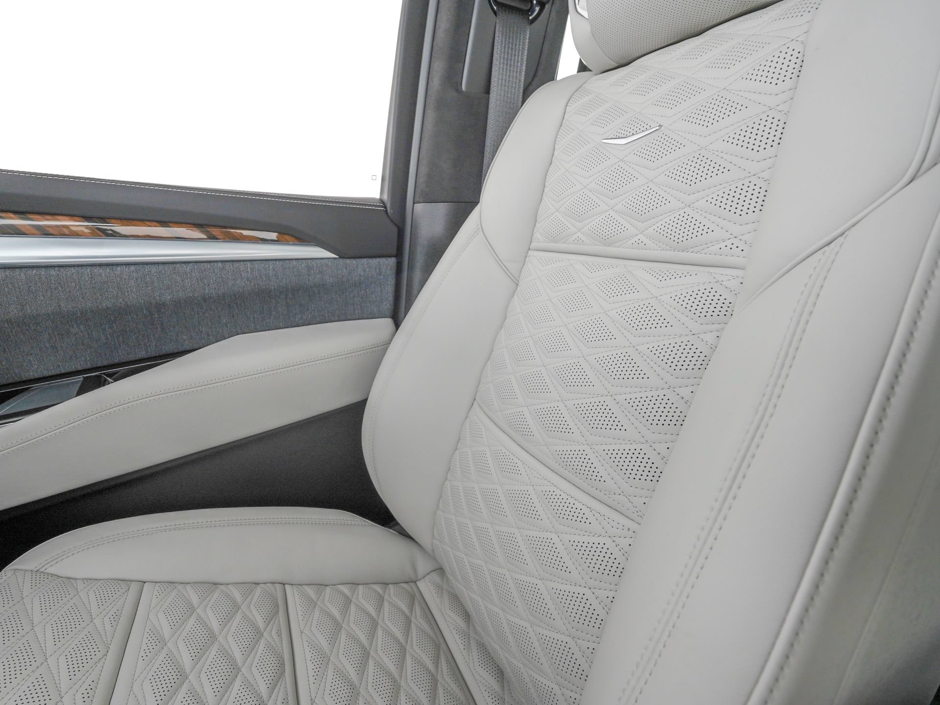 Used 2026 Cadillac Escalade Platinum Luxury w/ LPO, Floor Liner Package AWD/4WD image 30
