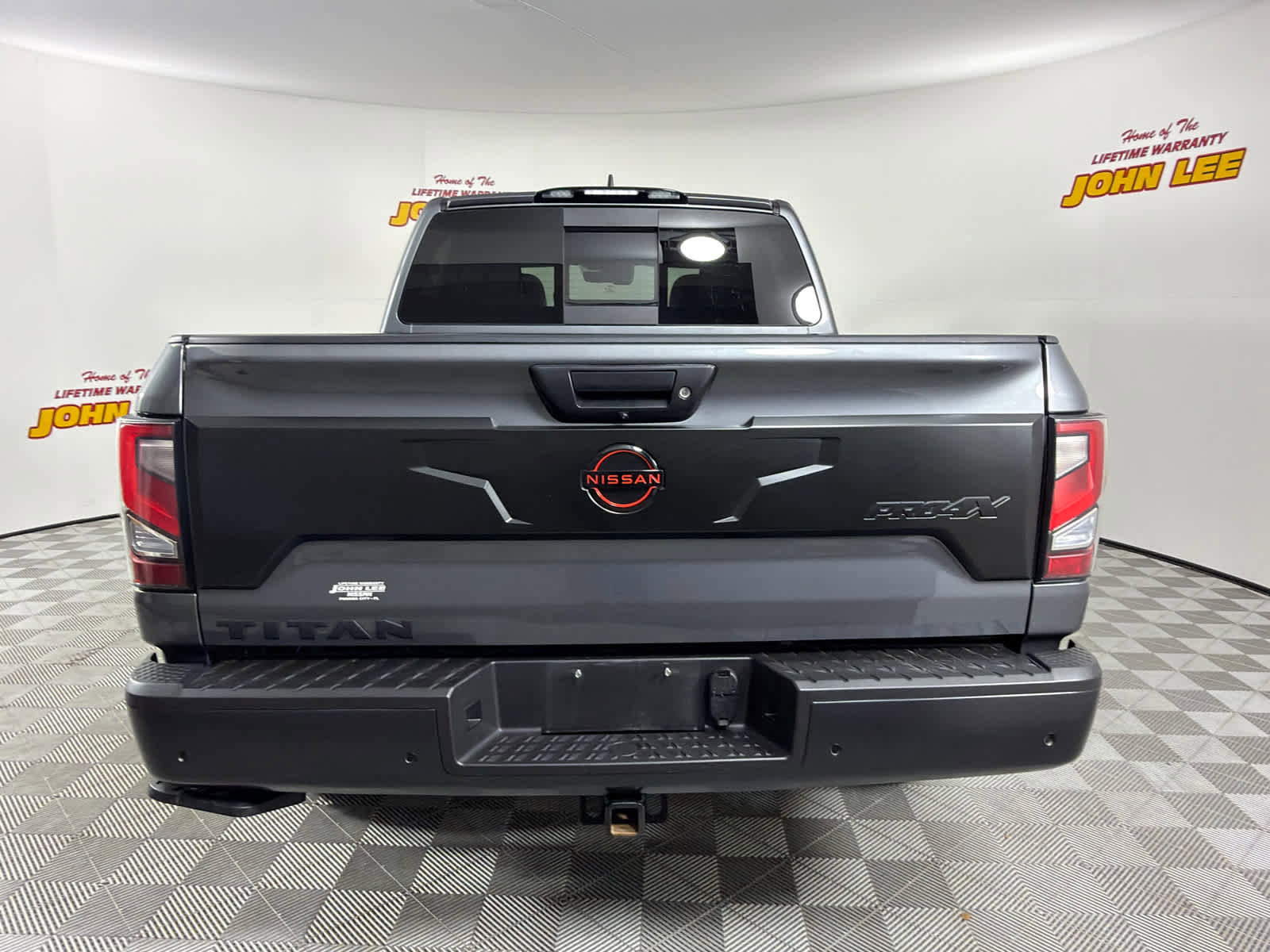 Used 2024 Nissan Titan PRO-4X w/ Pro-4x Convenience Package image 4