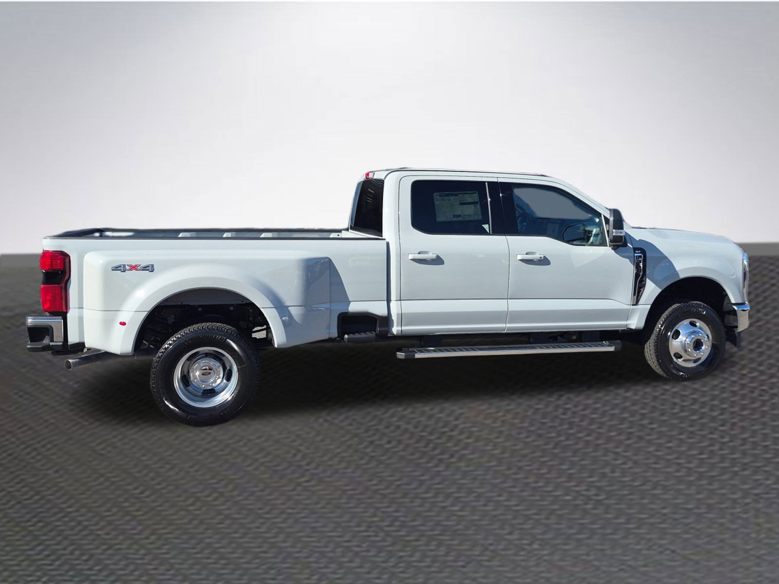 New 2026 Ford F350 XLT w/ XLT Premium Package image 4