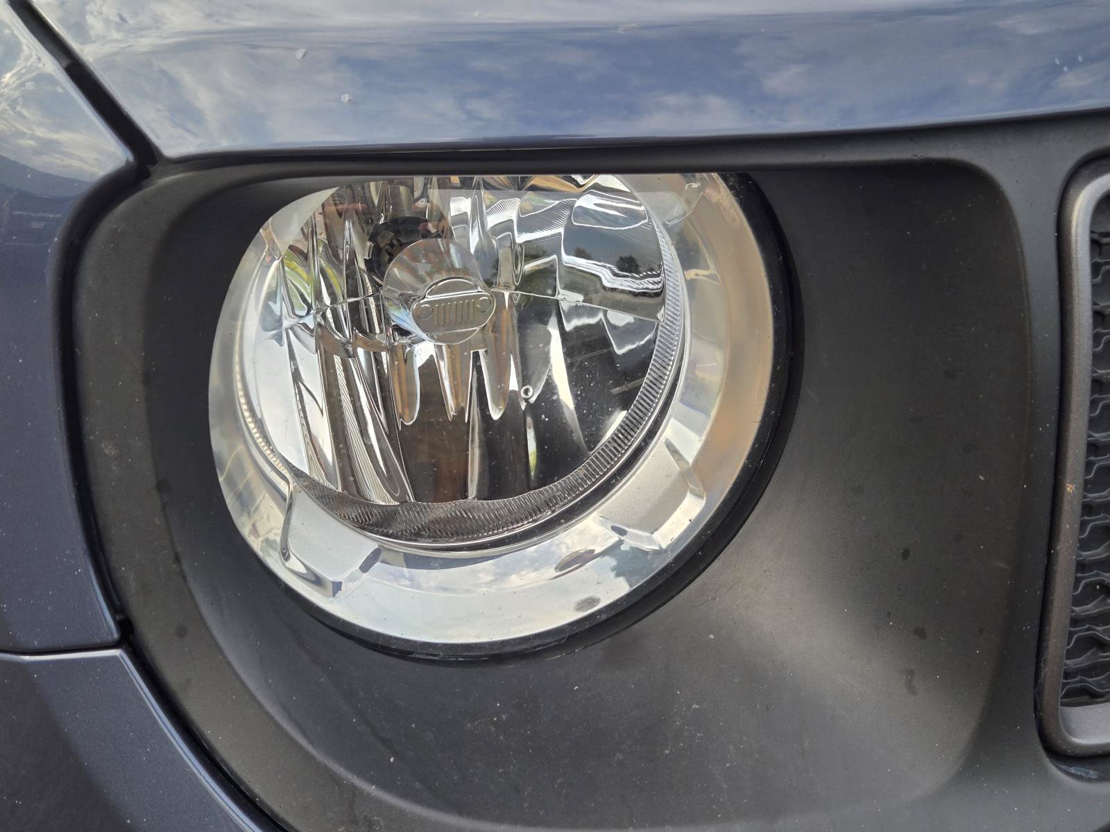 Used 2023 Jeep Renegade Trailhawk AWD/4WD image 4