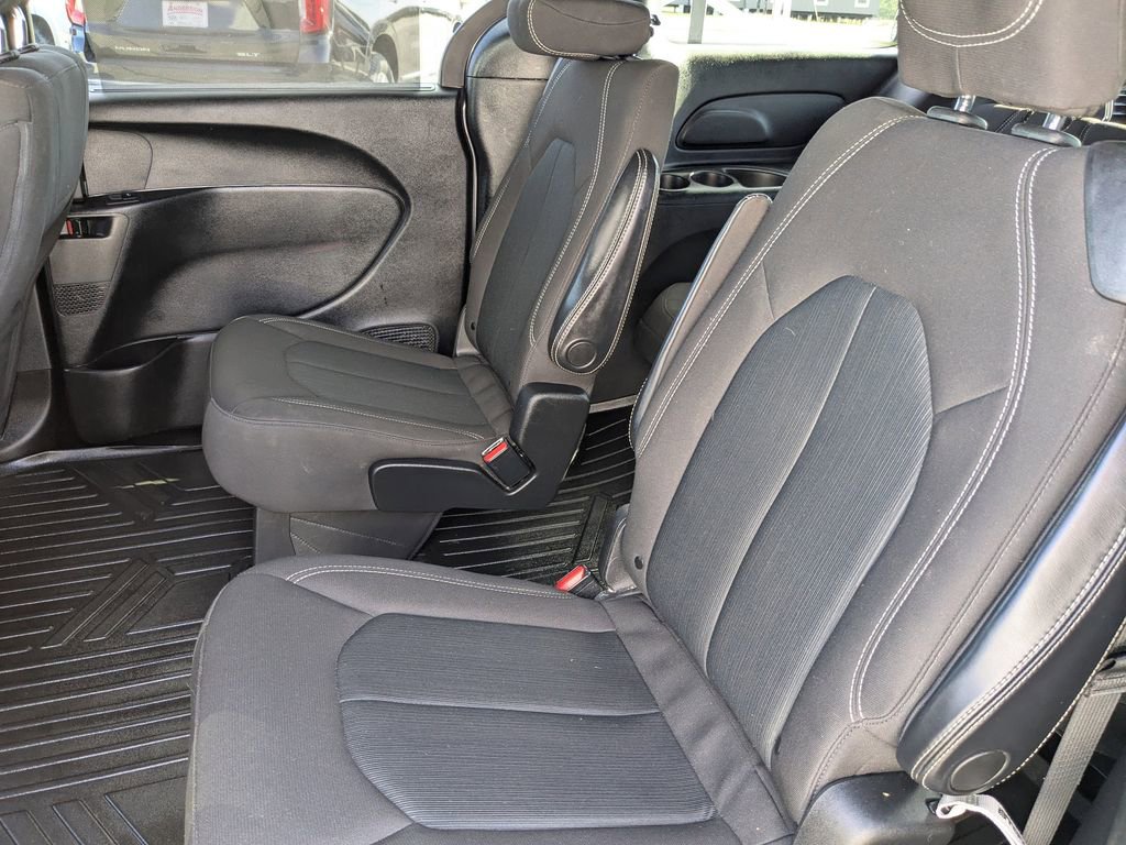 Used 2021 Chrysler Pacifica Touring w/ S Appearance Package image 14