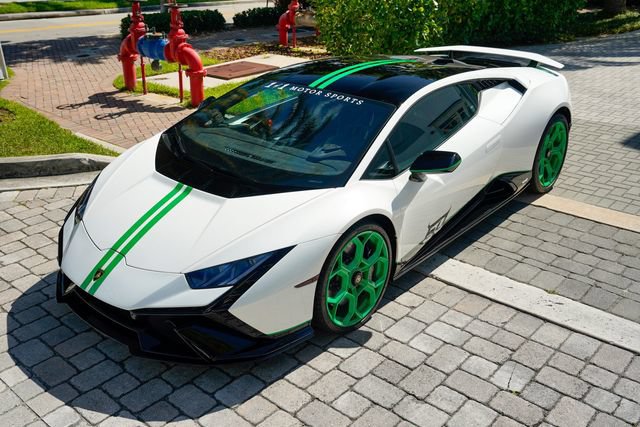 Used 2023 Lamborghini Huracan Tecnica RWD image 9