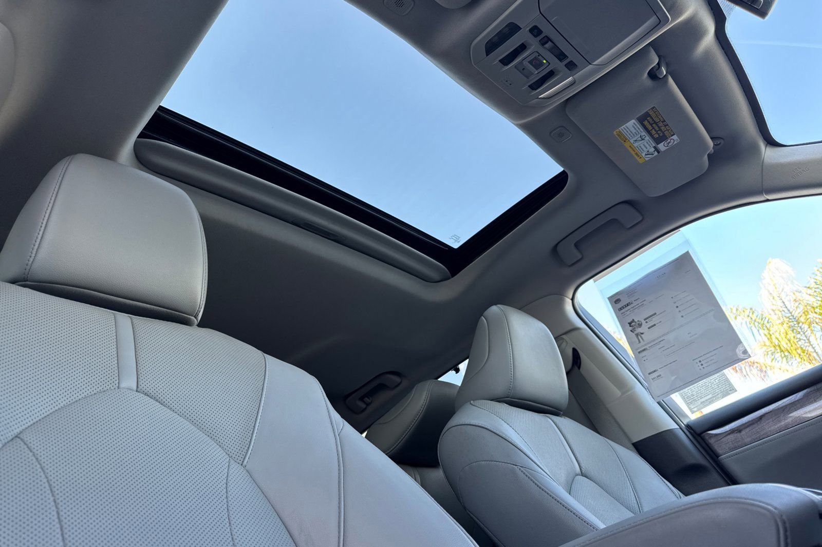 Used 2023 Toyota Highlander Limited FWD image 19