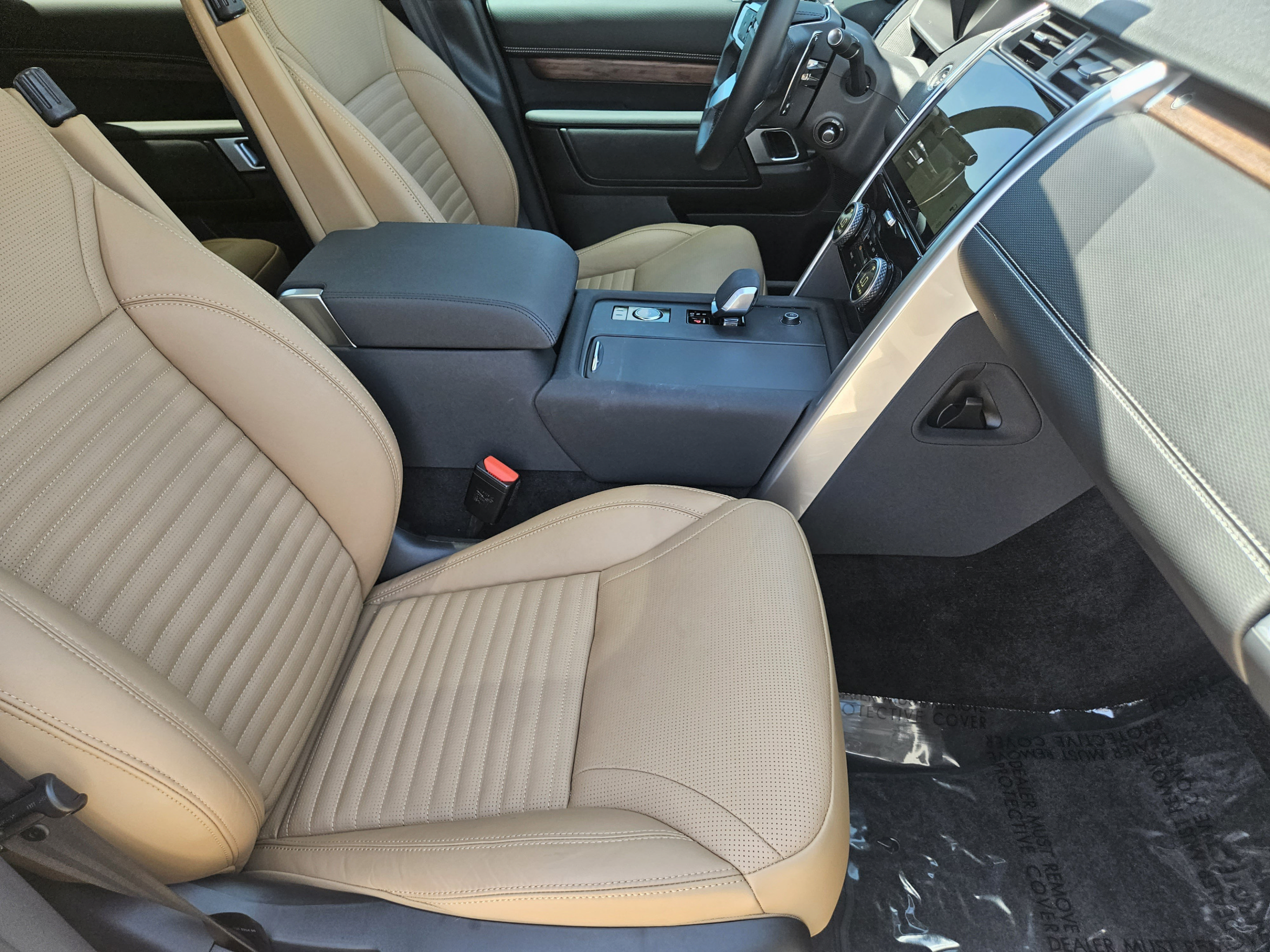 Used 2024 Land Rover Discovery Dynamic SE AWD/4WD image 10