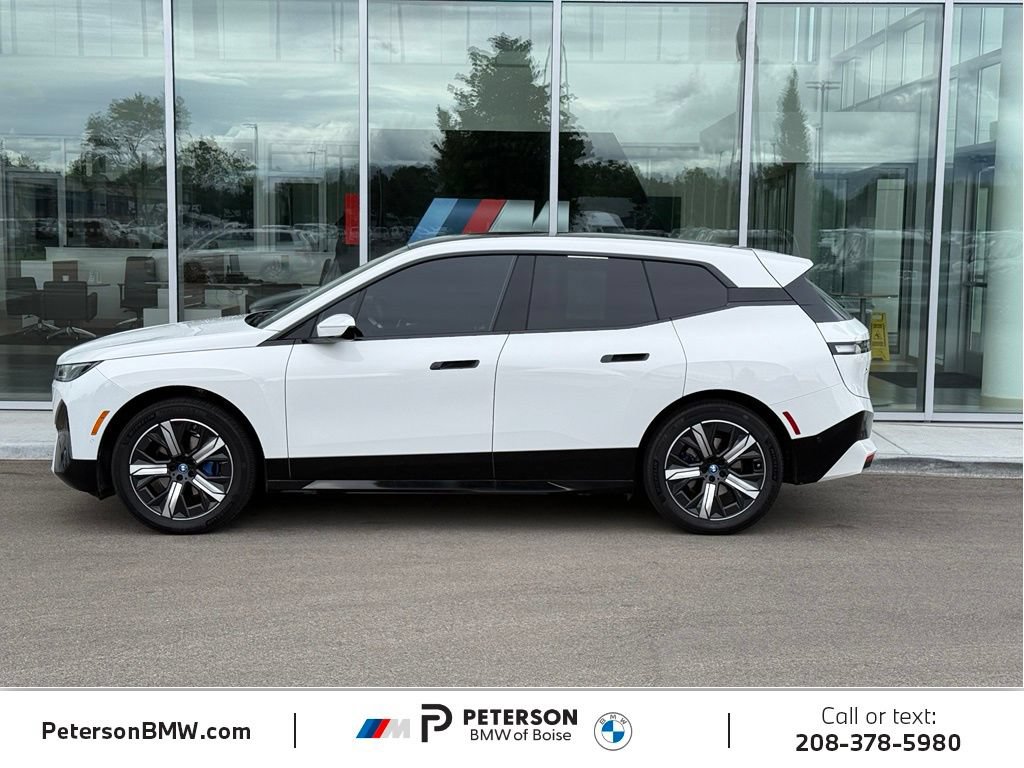Used 2023 BMW iX xDrive50 w/ Sport Package AWD/4WD image 2