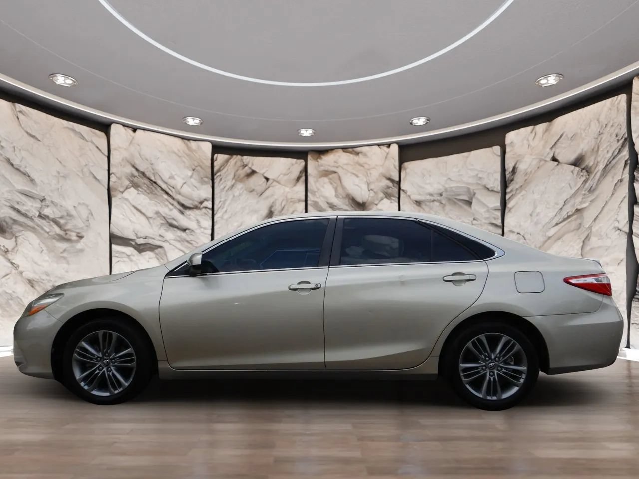 Used 2017 Toyota Camry SE FWD image 8