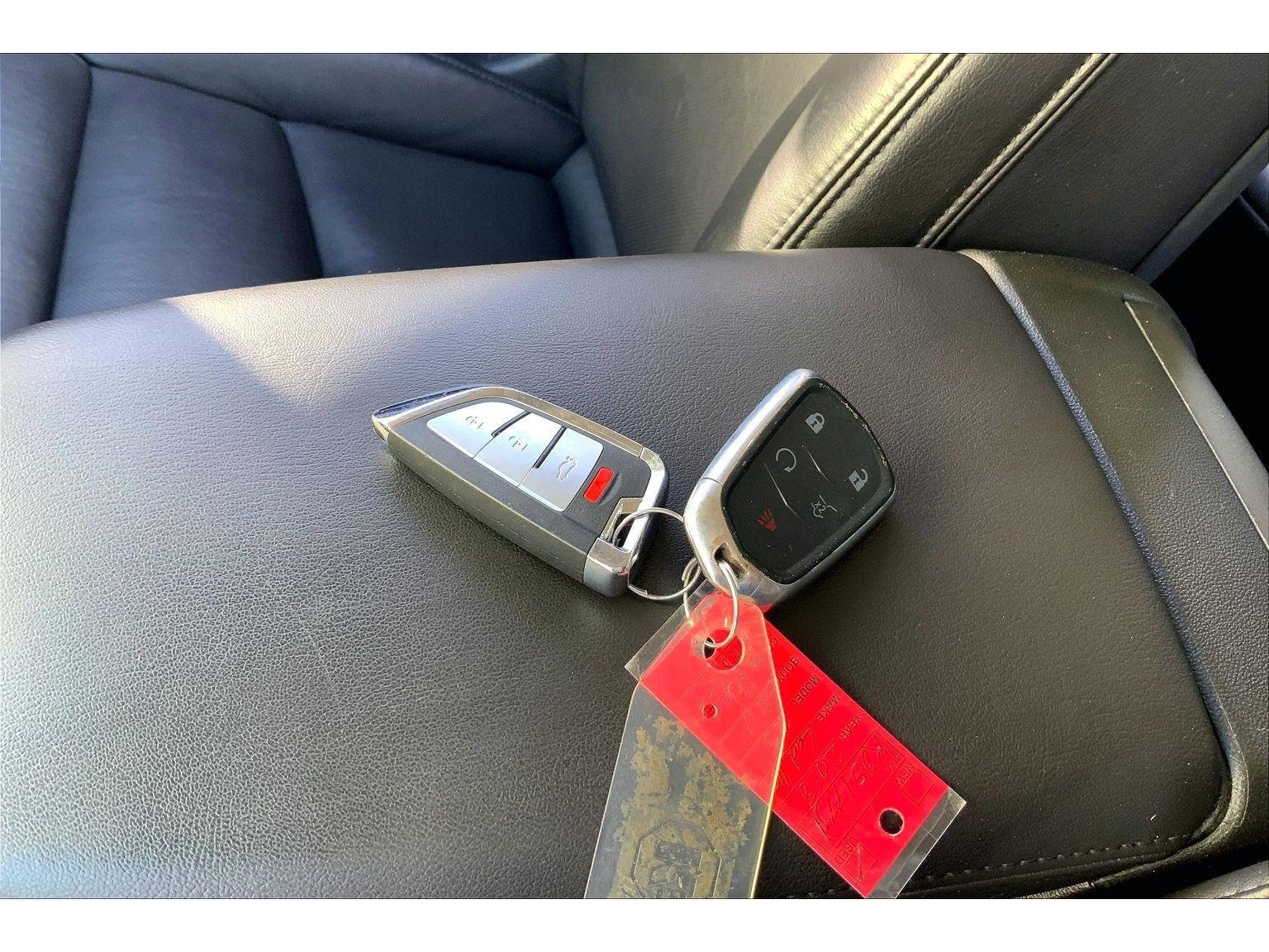 Used 2018 Cadillac XT5 Luxury w/ Driver Awareness Package image 11