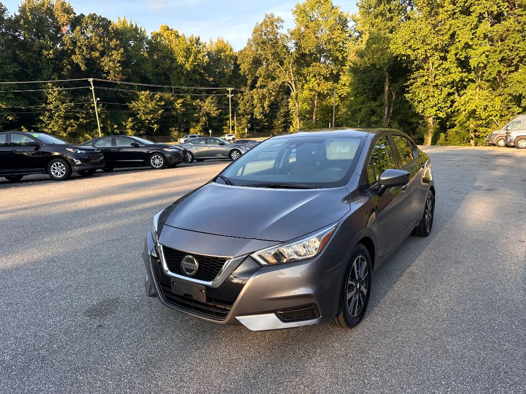 Used 2022 Nissan Versa SV FWD image 3