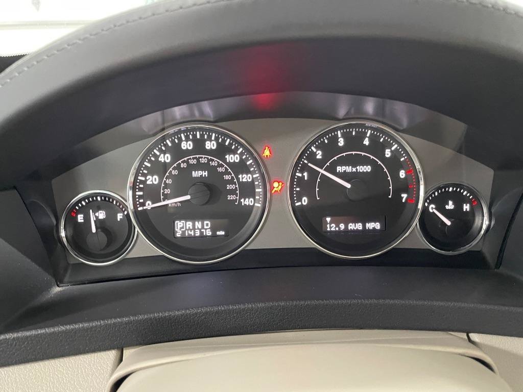 Used 2010 Jeep Grand Cherokee Limited w/ Trailer Tow Group IV AWD/4WD image 29