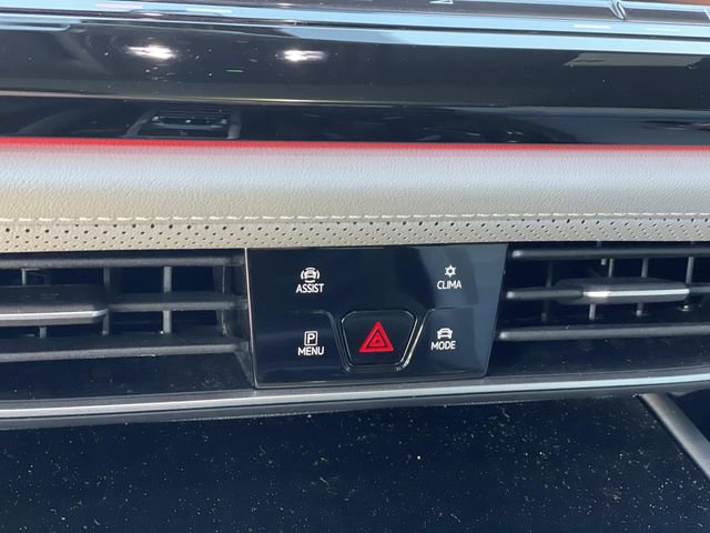 Used 2025 Volkswagen Atlas Cross Sport SEL R-Line image 15