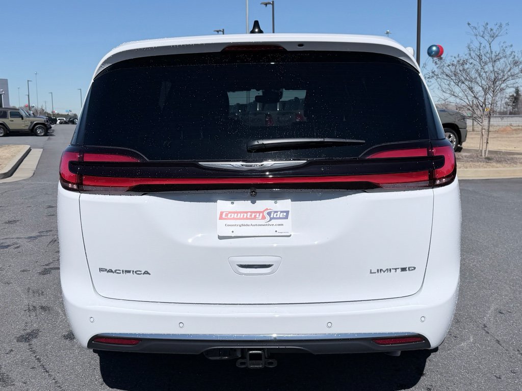 New 2026 Chrysler Pacifica Limited w/ Trailer Tow Group FWD image 8