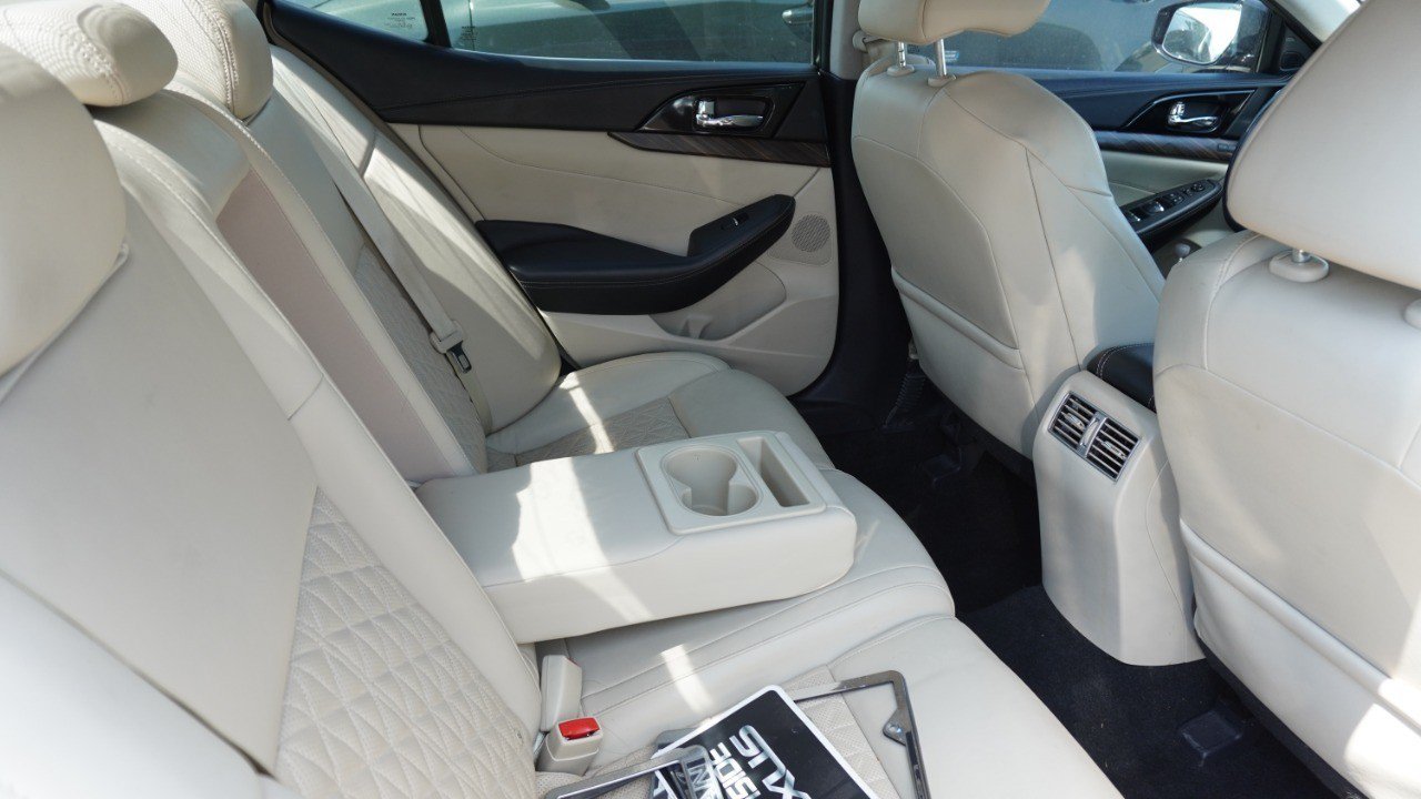 Used 2016 Nissan Maxima Platinum FWD image 11