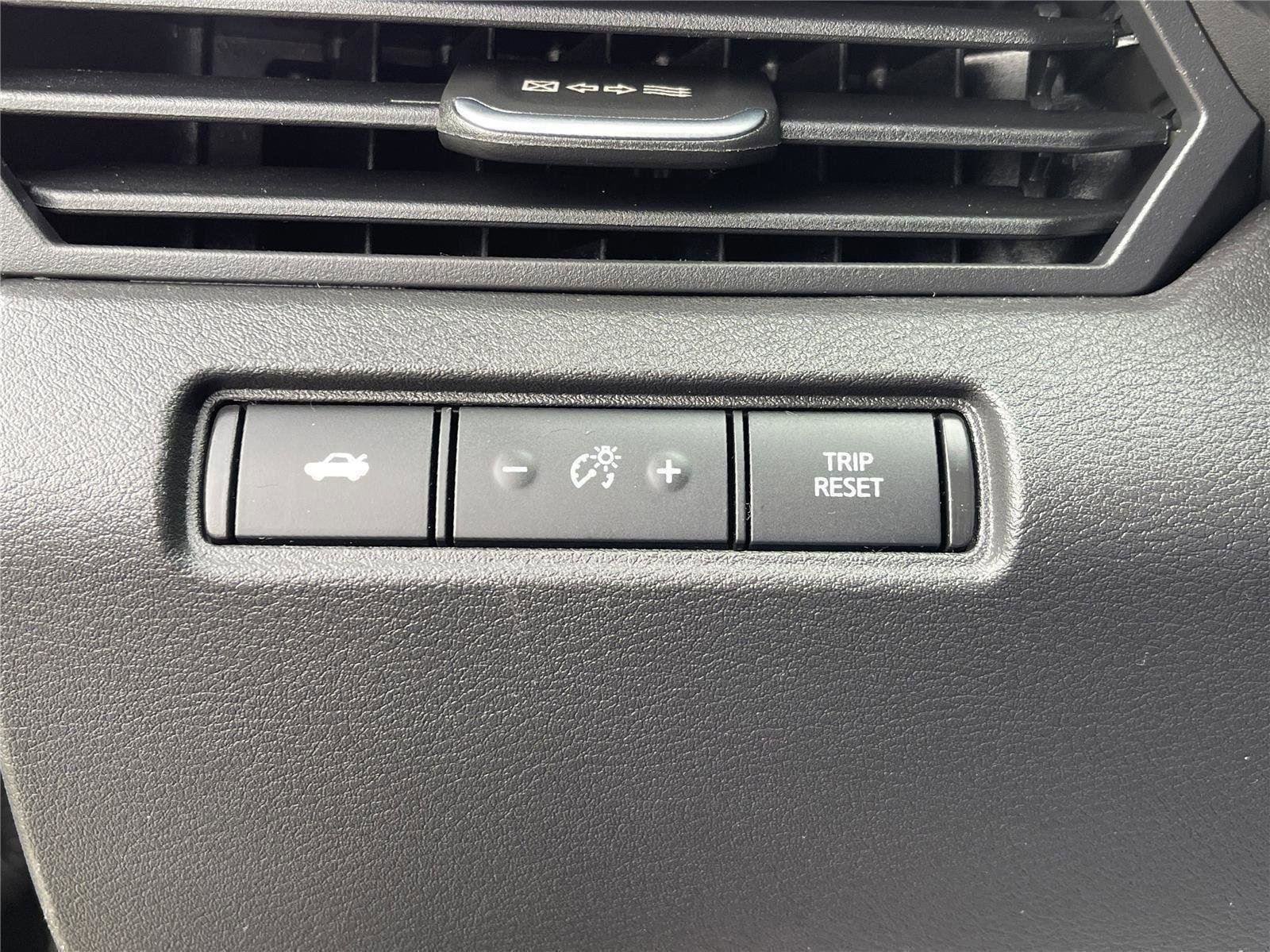 Used 2024 Nissan Altima 2.5 SV FWD image 19
