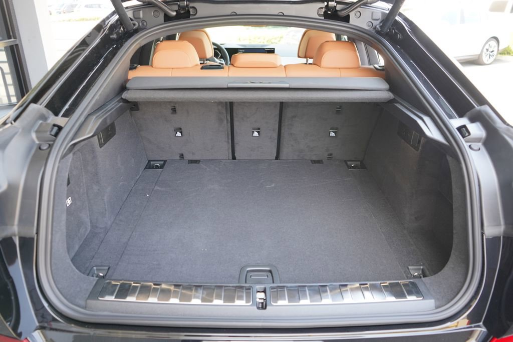 New 2026 BMW X6 xDrive40i w/ Executive Package image 19