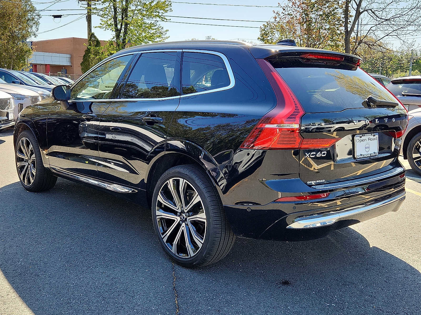 Certified 2023 Volvo XC60 B6 Ultimate w/ Protection Package Premier image 4