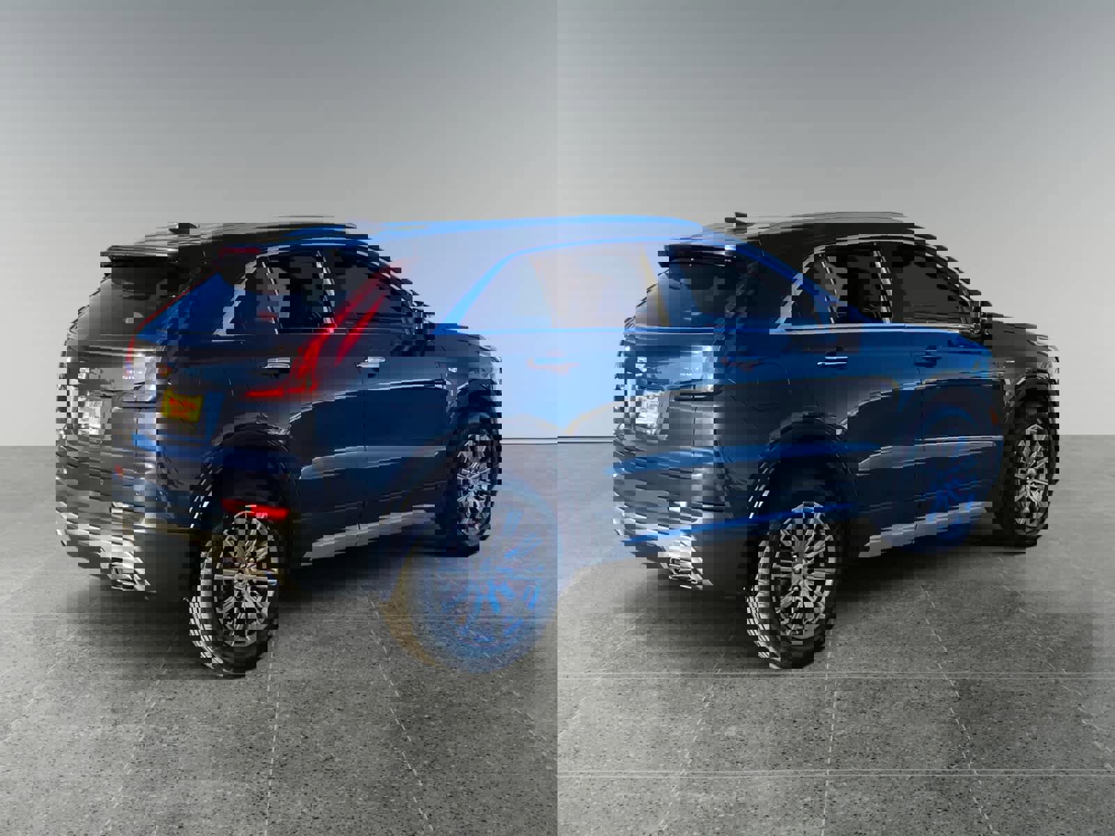 Used 2023 Cadillac XT4 Premium Luxury image 5