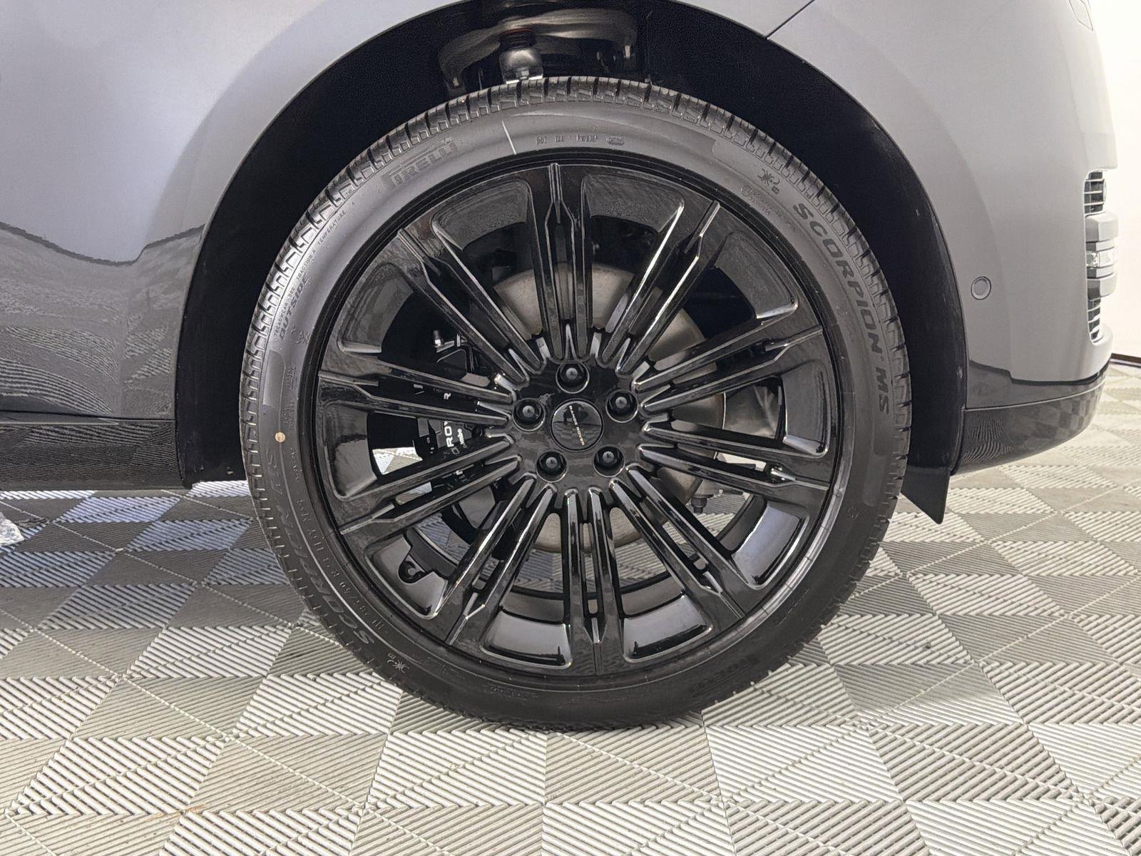 New 2026 Land Rover Range Rover SE image 35