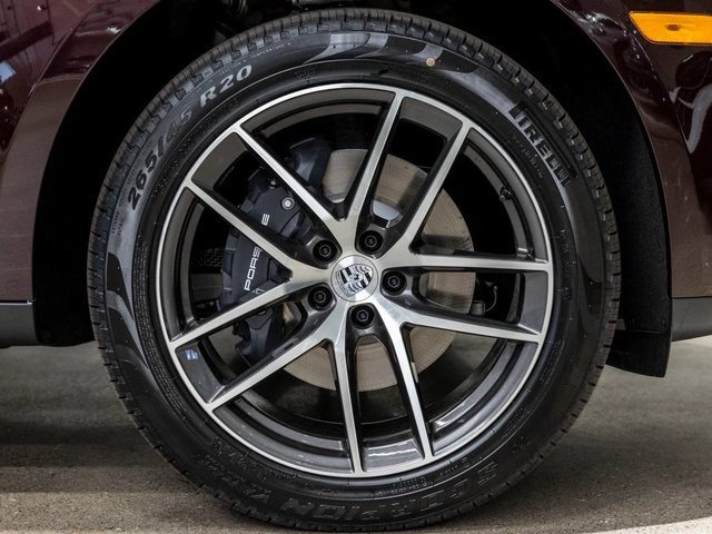 Used 2025 Porsche Macan image 12