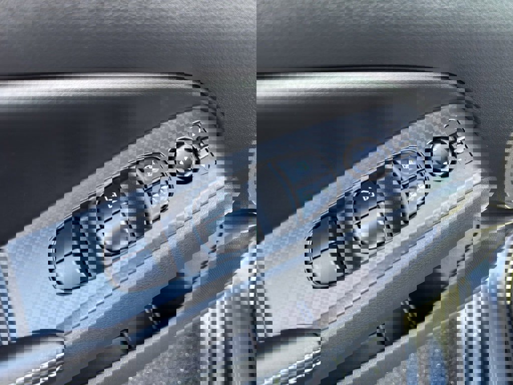 Used 2024 Nissan Altima 2.5 SV image 11