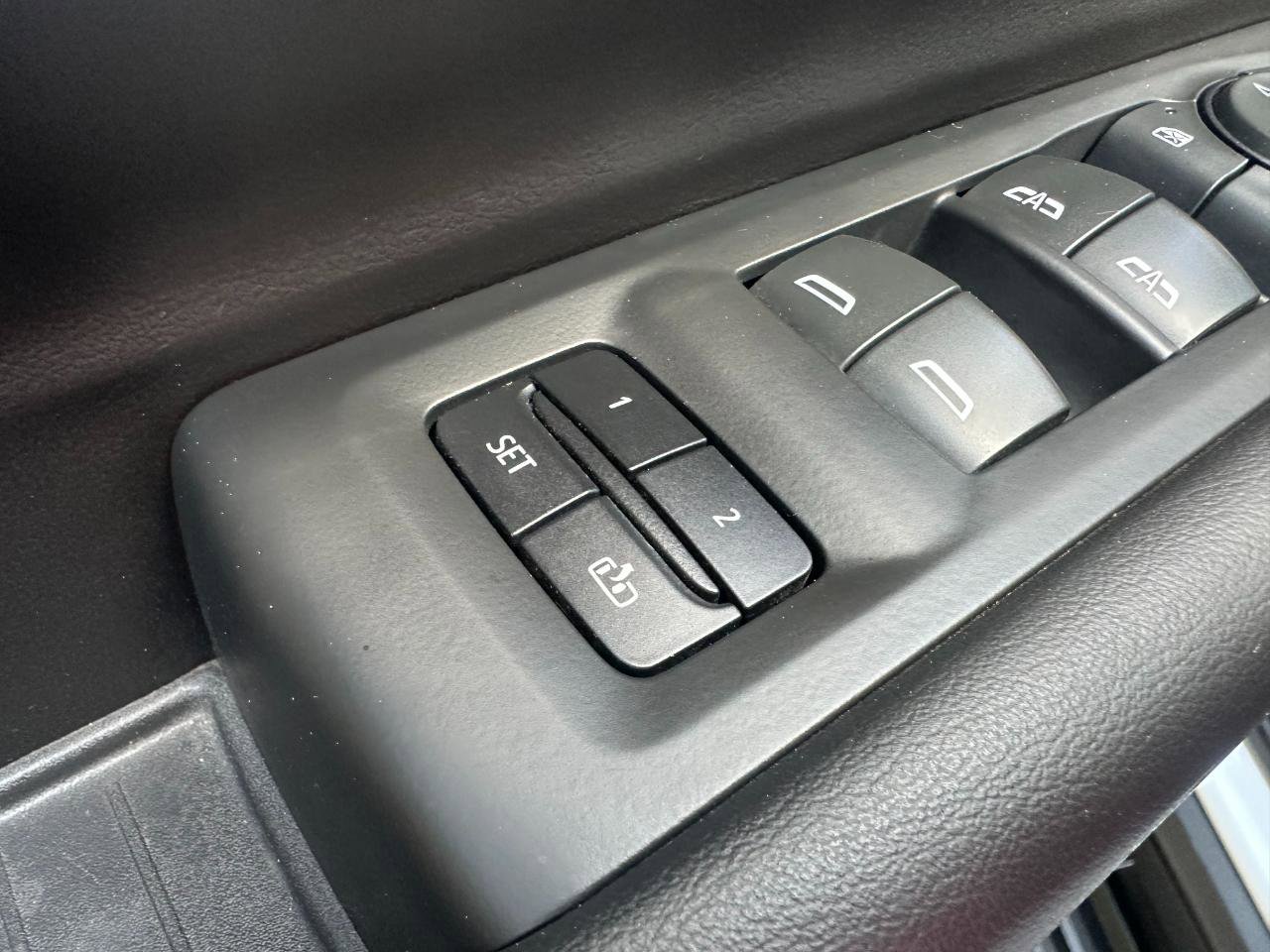 Used 2023 GMC Yukon XL AT4 image 10