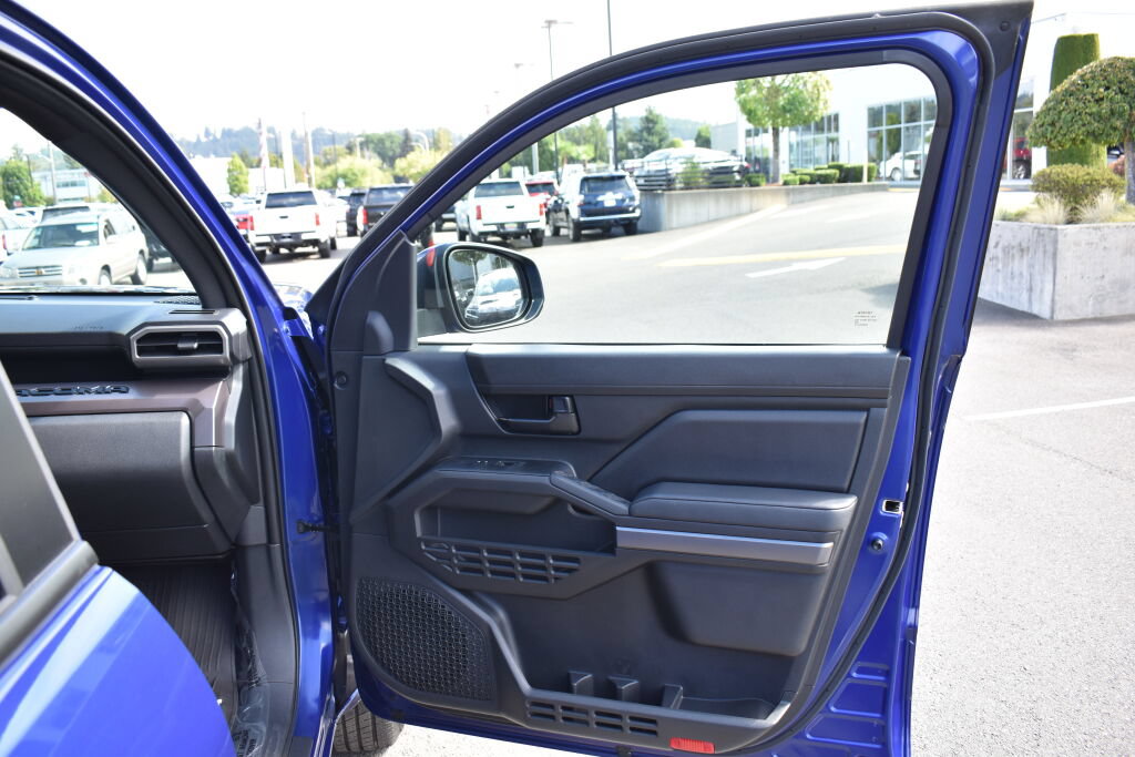Certified 2025 Toyota Tacoma SR5 AWD/4WD image 24