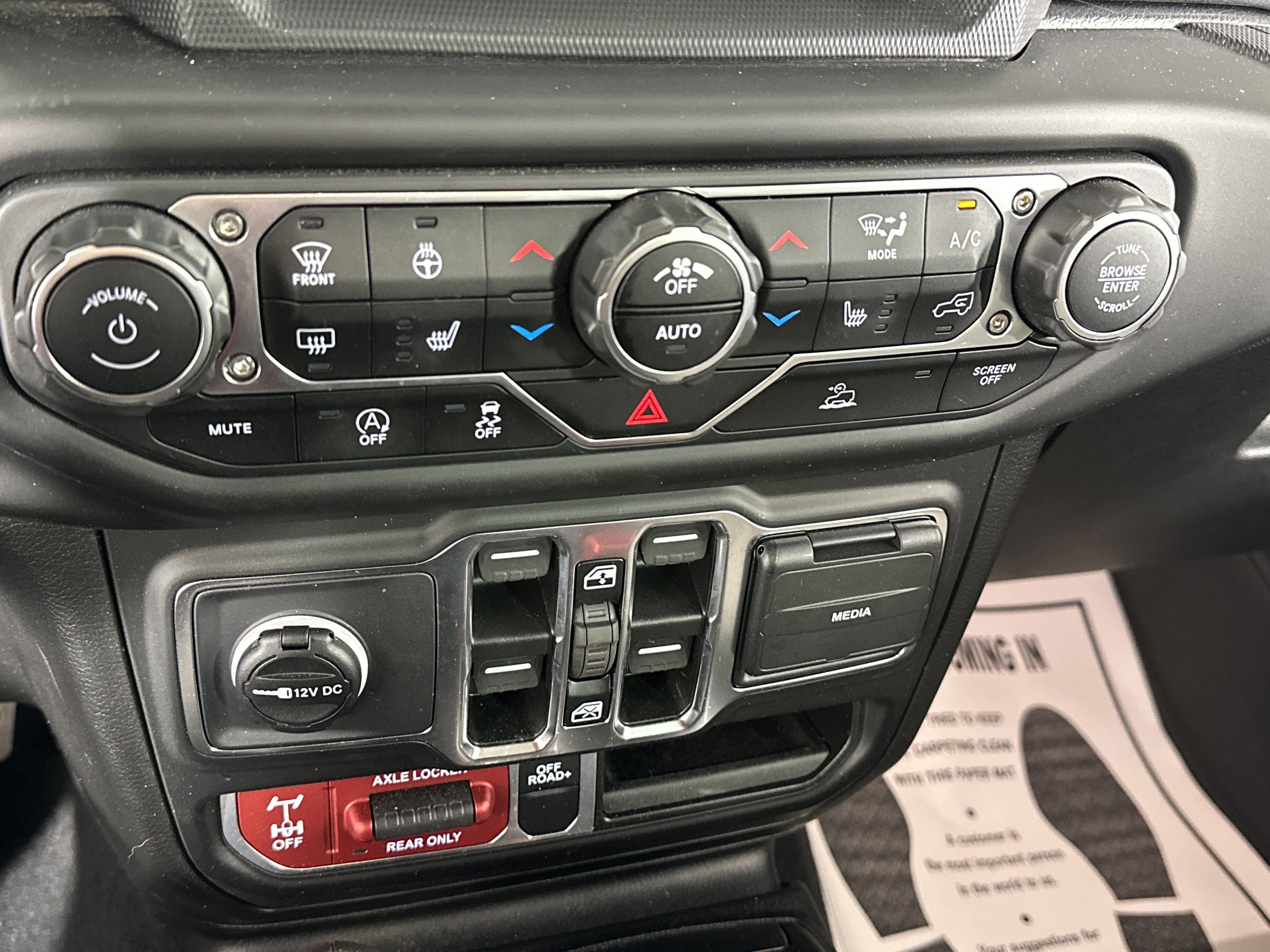 Used 2023 Jeep Gladiator Mojave w/ Cold Weather Group image 25