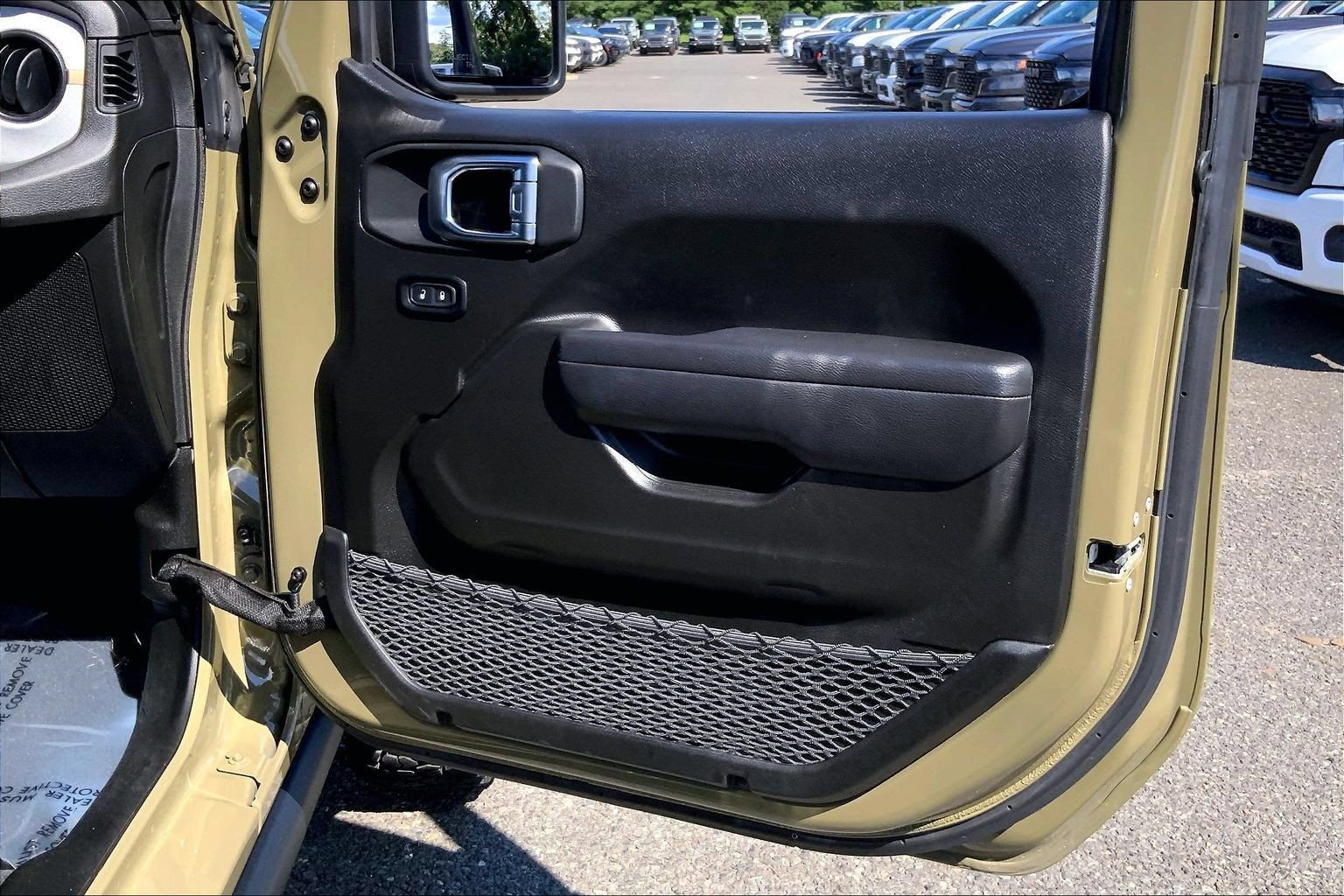 Certified 2025 Jeep Gladiator Sport AWD/4WD image 21