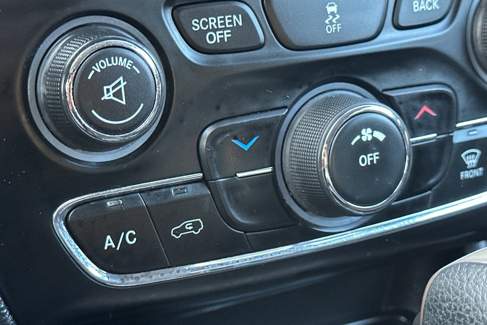 Used 2017 Jeep Cherokee Latitude image 29